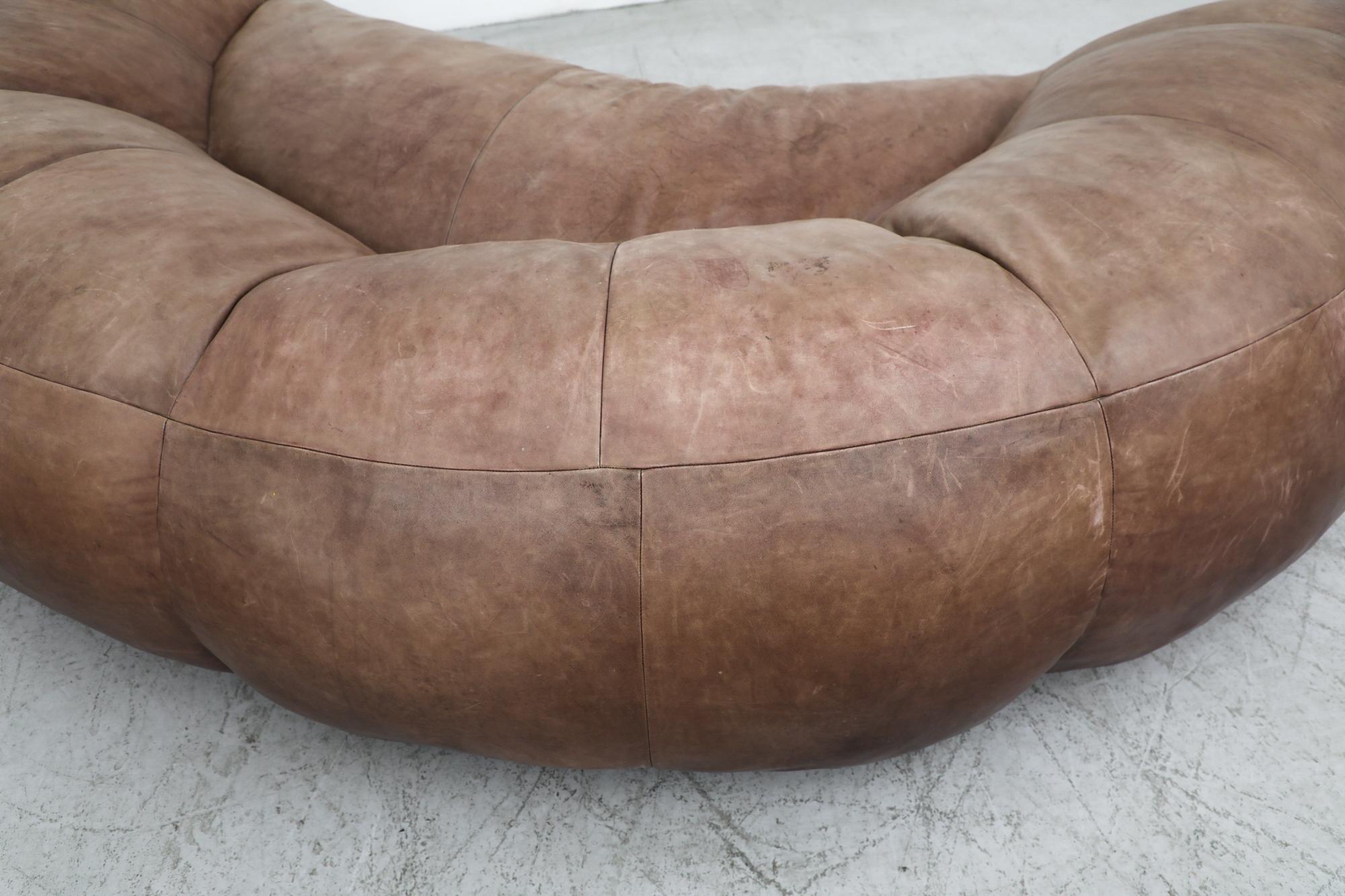 Raphael Raffel Brown Natural Leather Croissant Sofa für Honore Paris, 1970er Jahre im Angebot 3