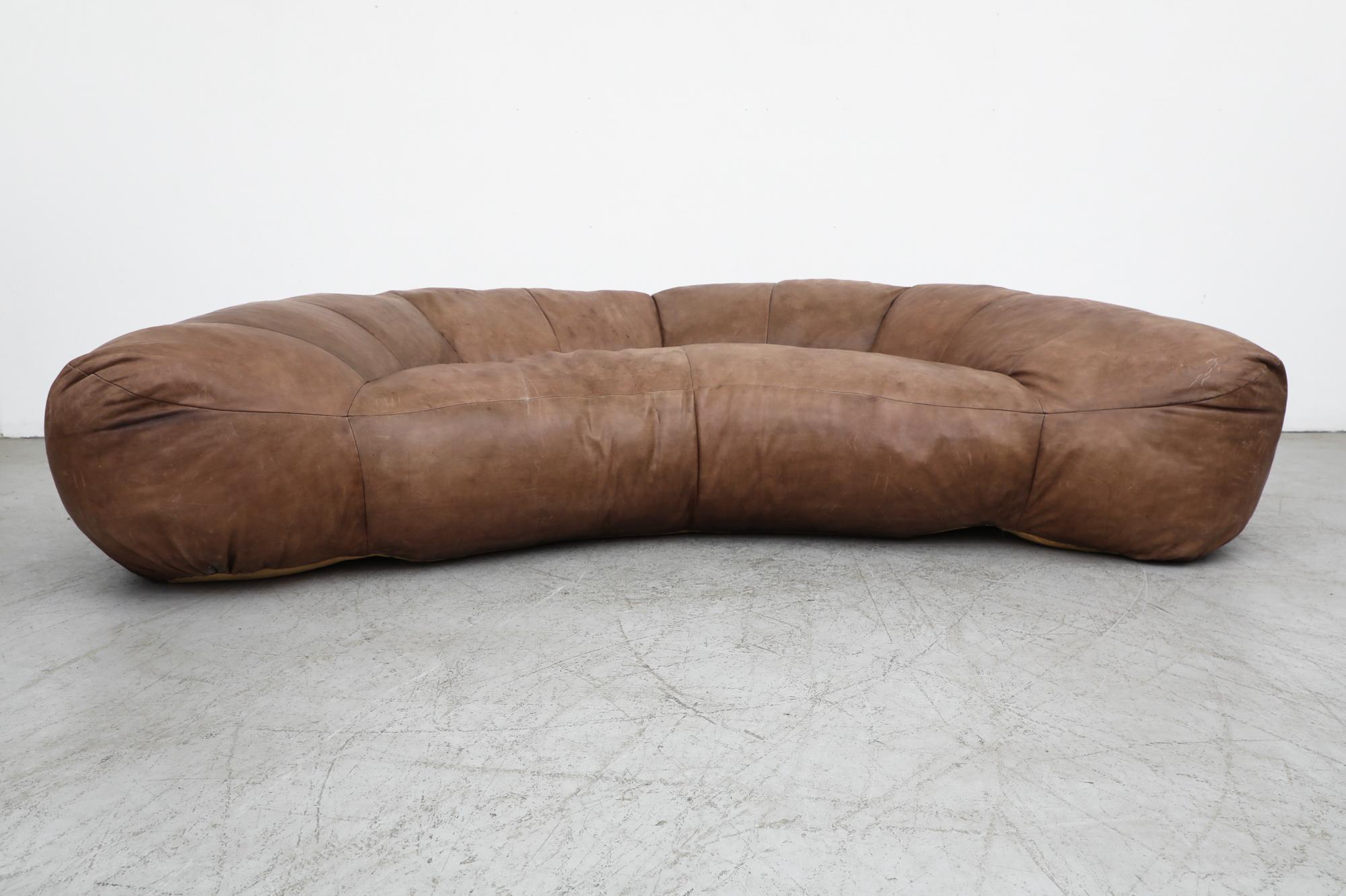 Raphael Raffel Brown Natural Leather Croissant Sofa für Honore Paris, 1970er Jahre (Französisch) im Angebot