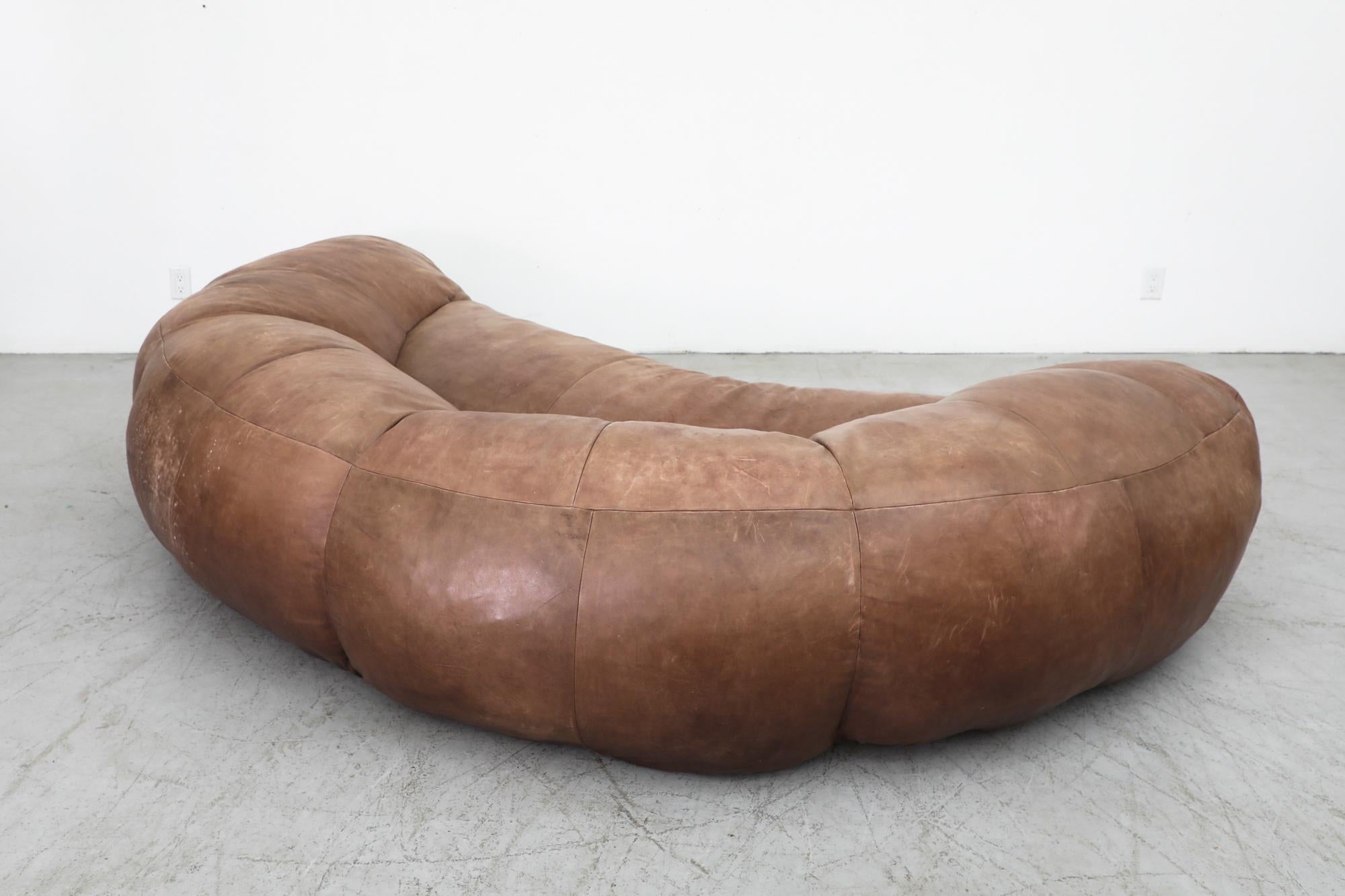 Raphael Raffel Brown Natural Leather Croissant Sofa for Honore Paris, 1970s In Good Condition For Sale In Los Angeles, CA