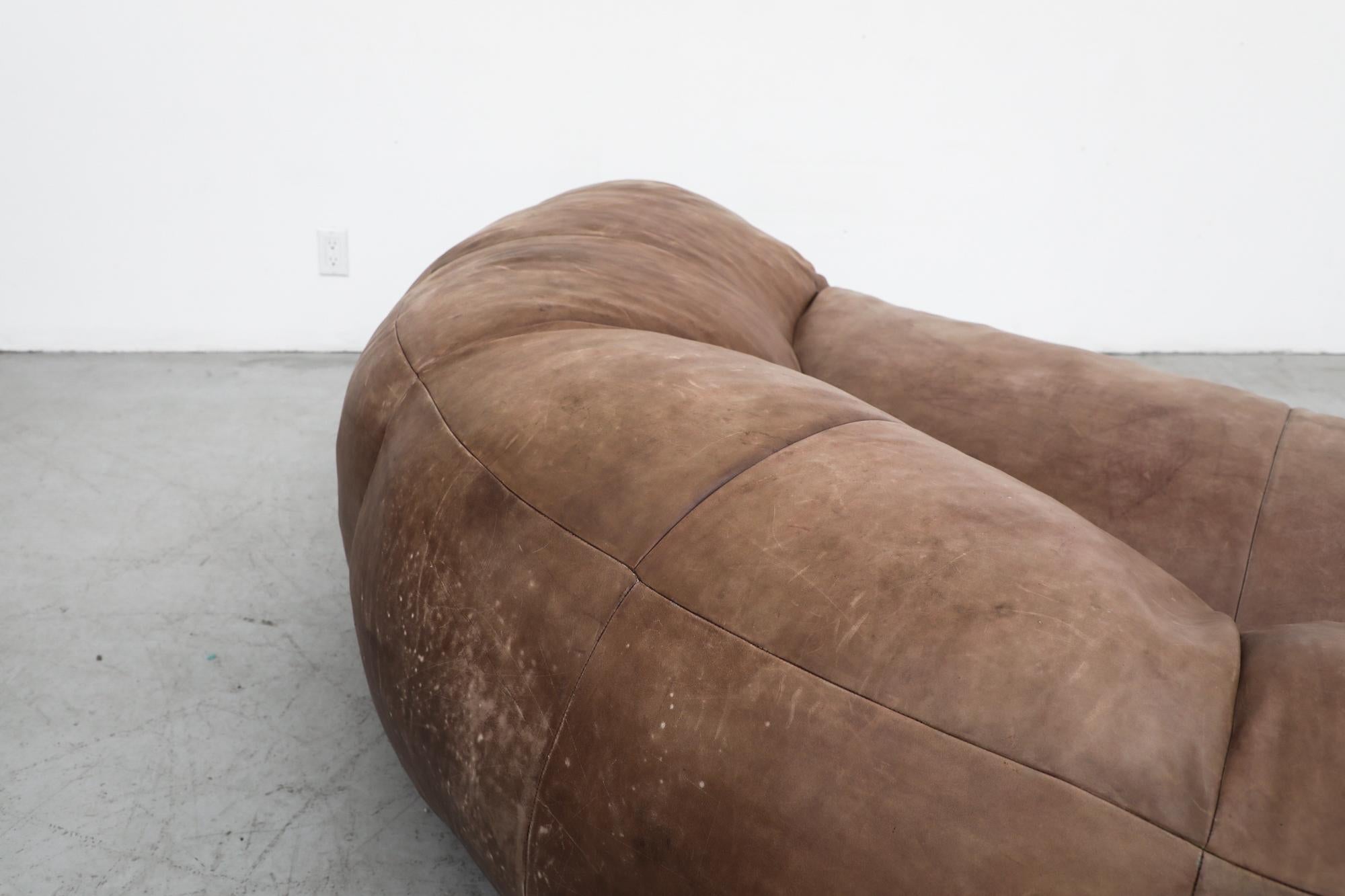 Raphael Raffel Brown Natural Leather Croissant Sofa für Honore Paris, 1970er Jahre im Angebot 2