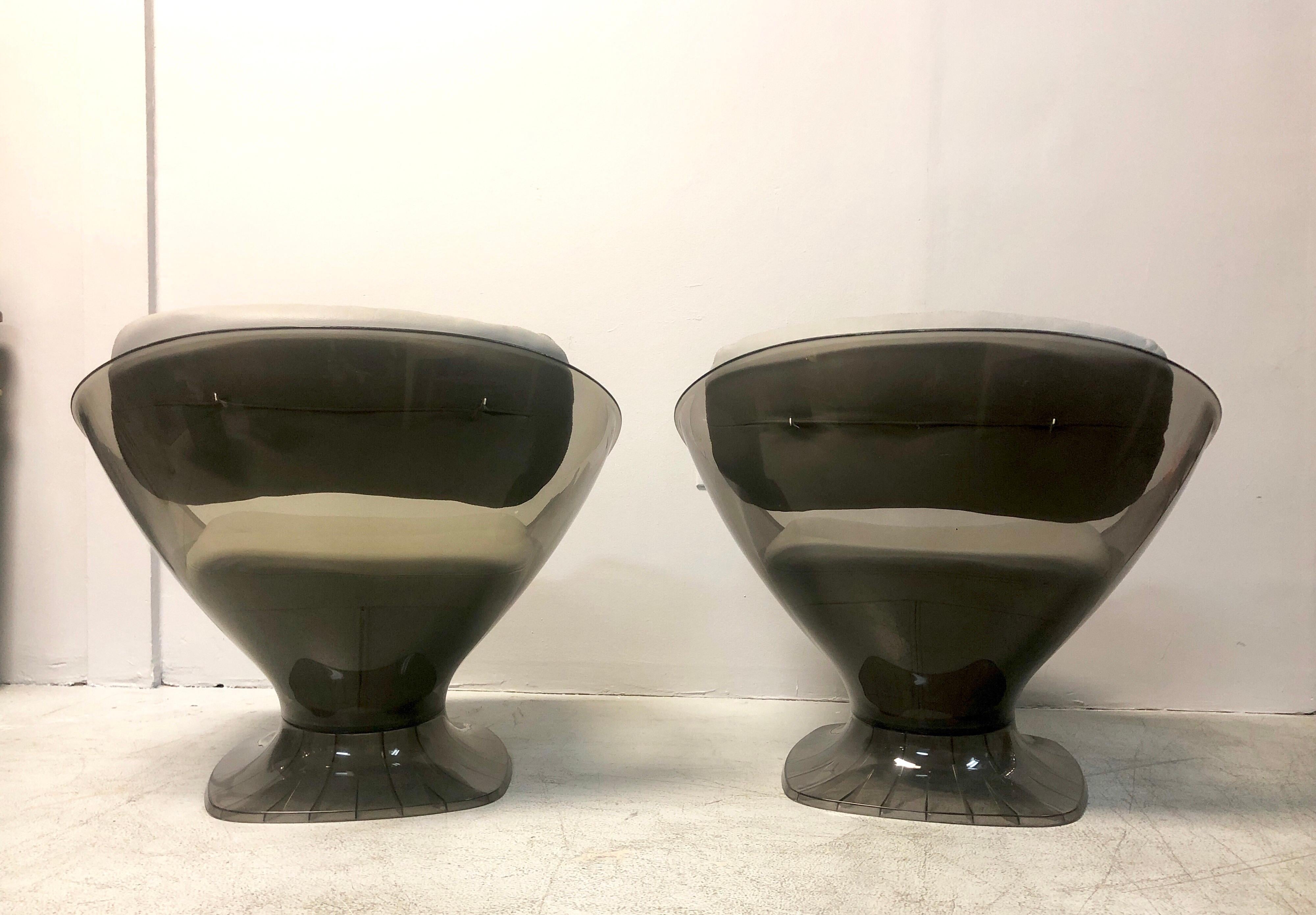 Raphael Raffel Pod Bronze Acrylic Pair of Chairs with Light Gray Leather Seats im Zustand „Gut“ in Miami, FL