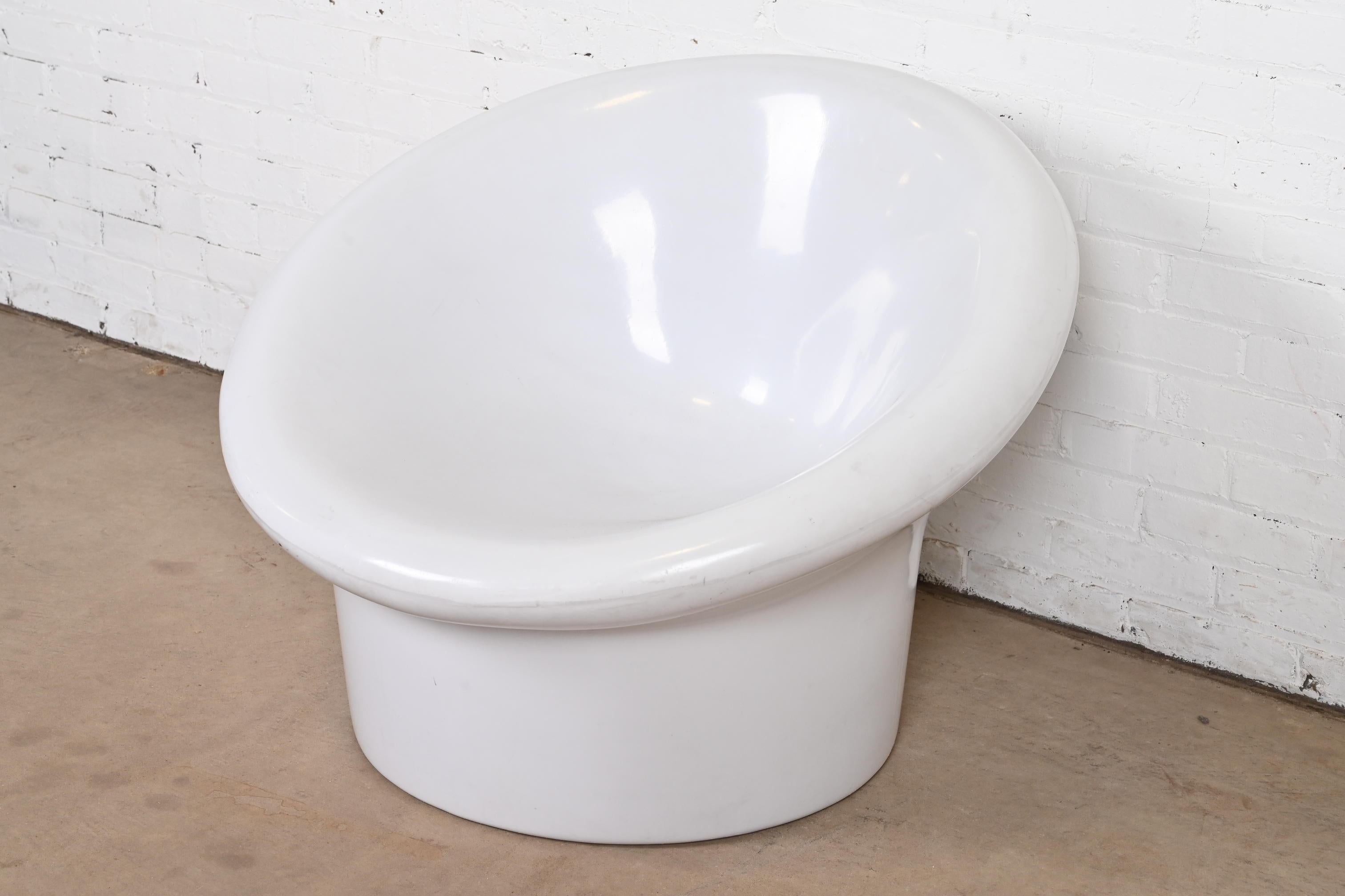 Raphael Raffel Style Mid-Century Modern Space Age Molded Plastic Chair In Good Condition In South Bend, IN