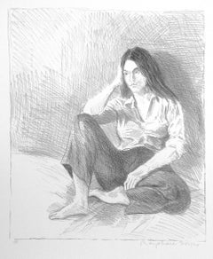 Lithographie signée Femme assise en jeans bleu, portrait de femme, cheveux longs, pieds nus