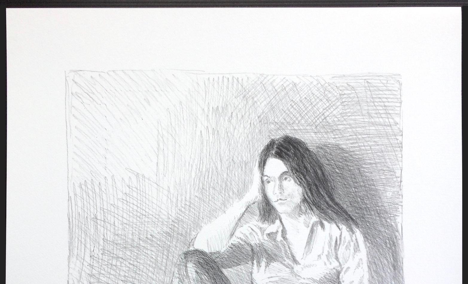 MUJER SENTADA JEANS AZUL Litografía Firmada, Retrato Femenino, Pelo Largo, Pies Descalzos en venta 1