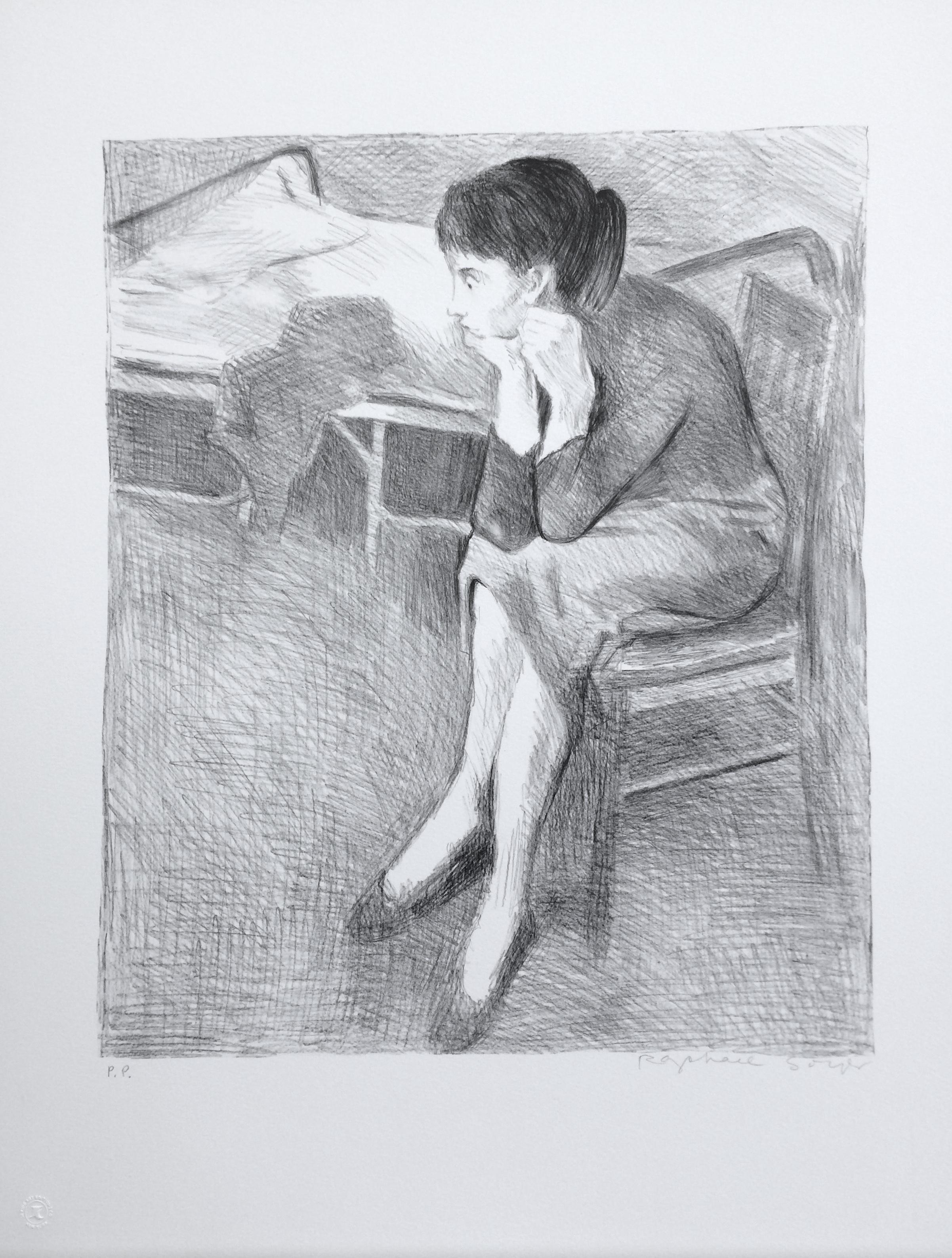 FEMME ASSISE PRÈS D'UN LIT est une lithographie originale dessinée à la main (non reproduite numériquement ou par photo) en édition limitée de l'artiste Raphael Soyer - Peintre russe/américain du réalisme social, 1899-1987. Imprimé à l'aide de