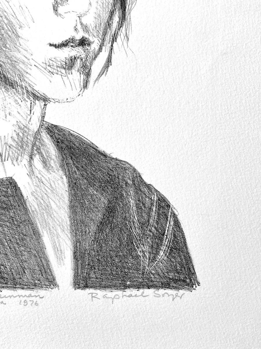 YOUNG WOMAN BRAIDED HAIR ist eine originale, handgezeichnete Steinlithographie (nicht digital oder fotoreproduziert) in limitierter Auflage des Künstlers Raphael Soyer - russischer/amerikanischer Maler des Sozialrealismus, 1899-1987. Gedruckt in NYC