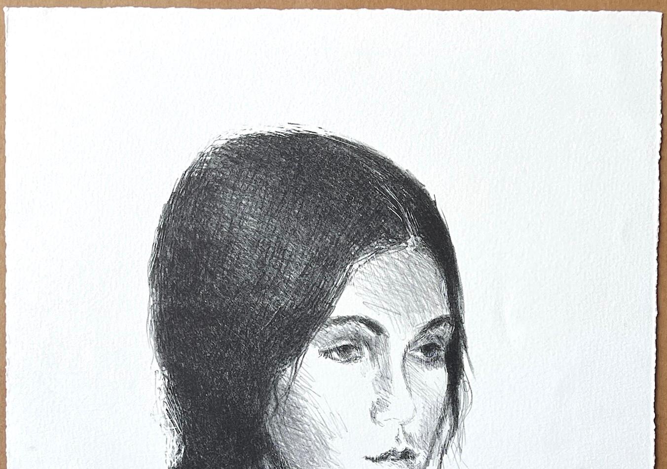 YOUNG WOMAN BRAIDED HAIR Signierte Steinlithographie Realistische weibliche Porträtzeichnung im Angebot 1