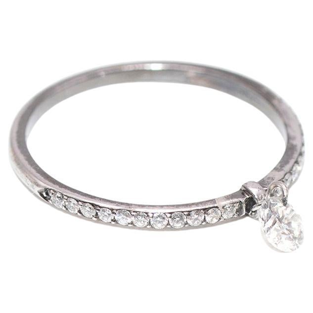 Raphael Canot 18ct Weißgold & Weißer Diamant Pave Set-Free Ring - Größe 6

- Schmales Band aus 18 Karat Weißgold, besetzt mit einem weißen Diamanten im Mikropflasterschliff und einem einzelnen weißen Diamanten im Brillantschliff in der
