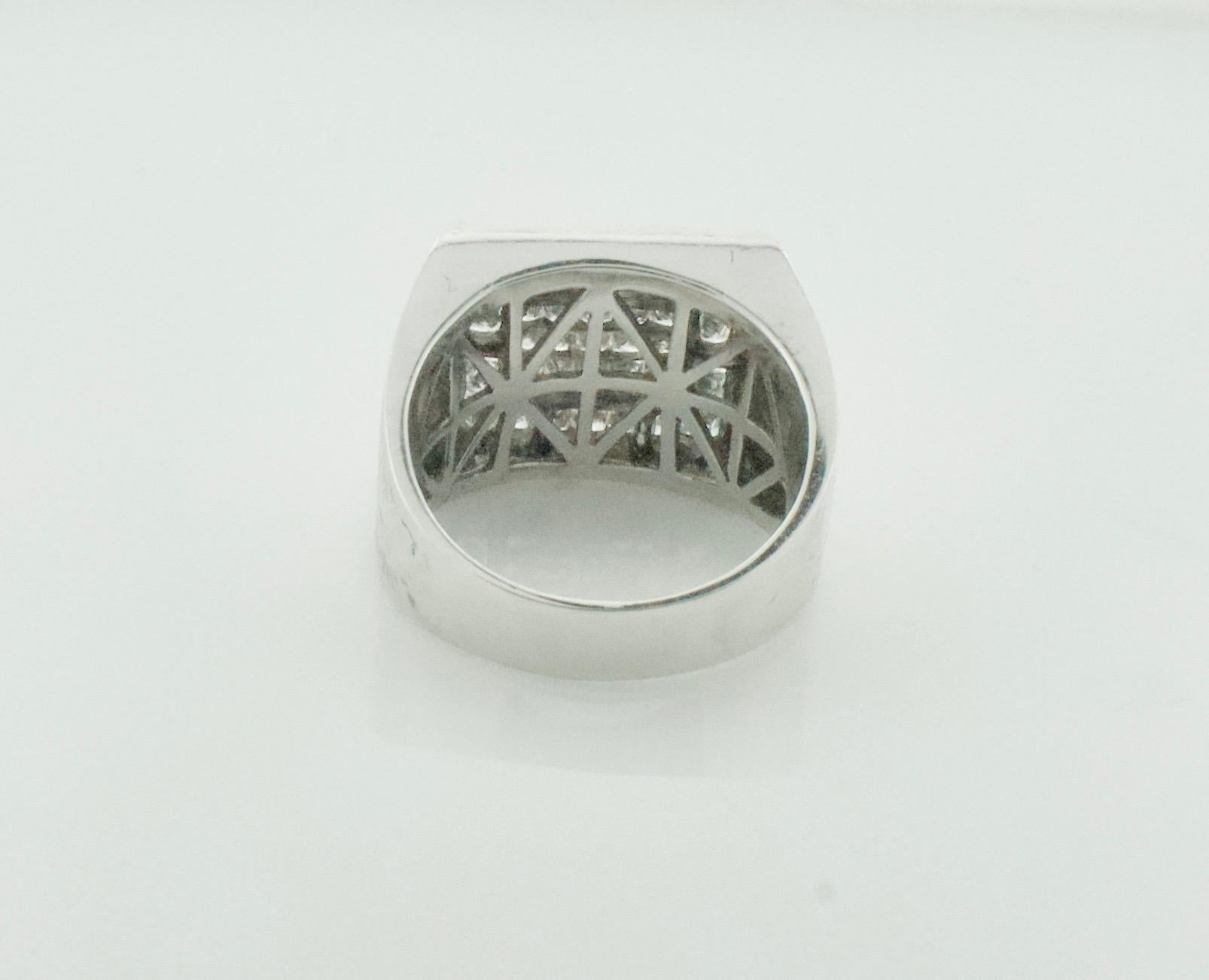 „Rapper's Delight“, Flexing-Ring, 2,00 Karat unsichtbar gefasste Diamanten in Weißgold im Angebot 2