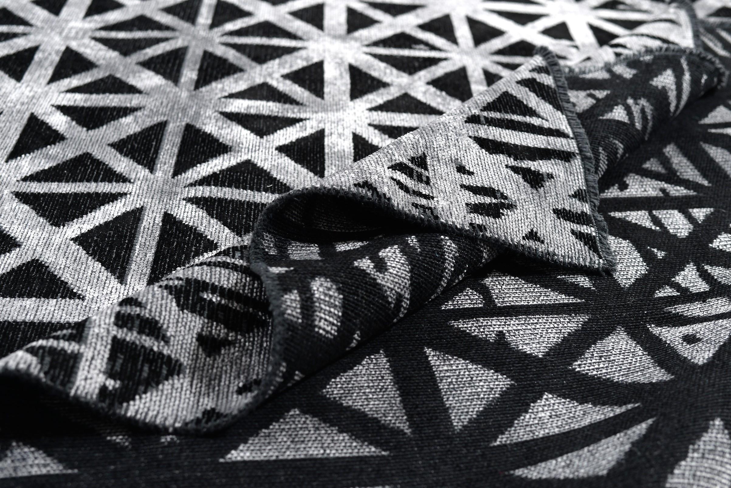 For Sale:  (Gray) Modern  Geometric Luxury Hand-Finished Area Rug 2