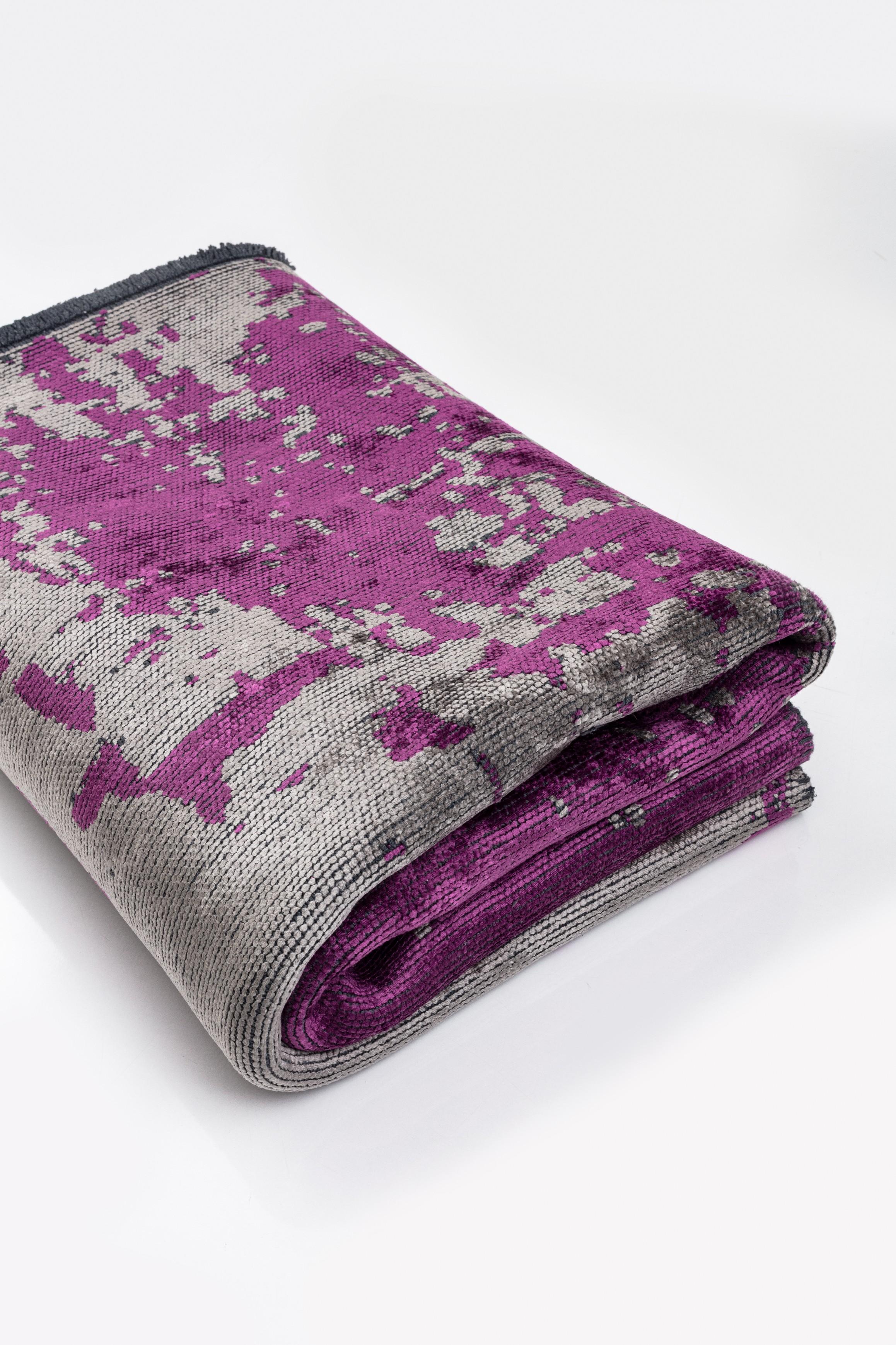For Sale:  (Purple) Modern Abstract Luxury Area Rug 4