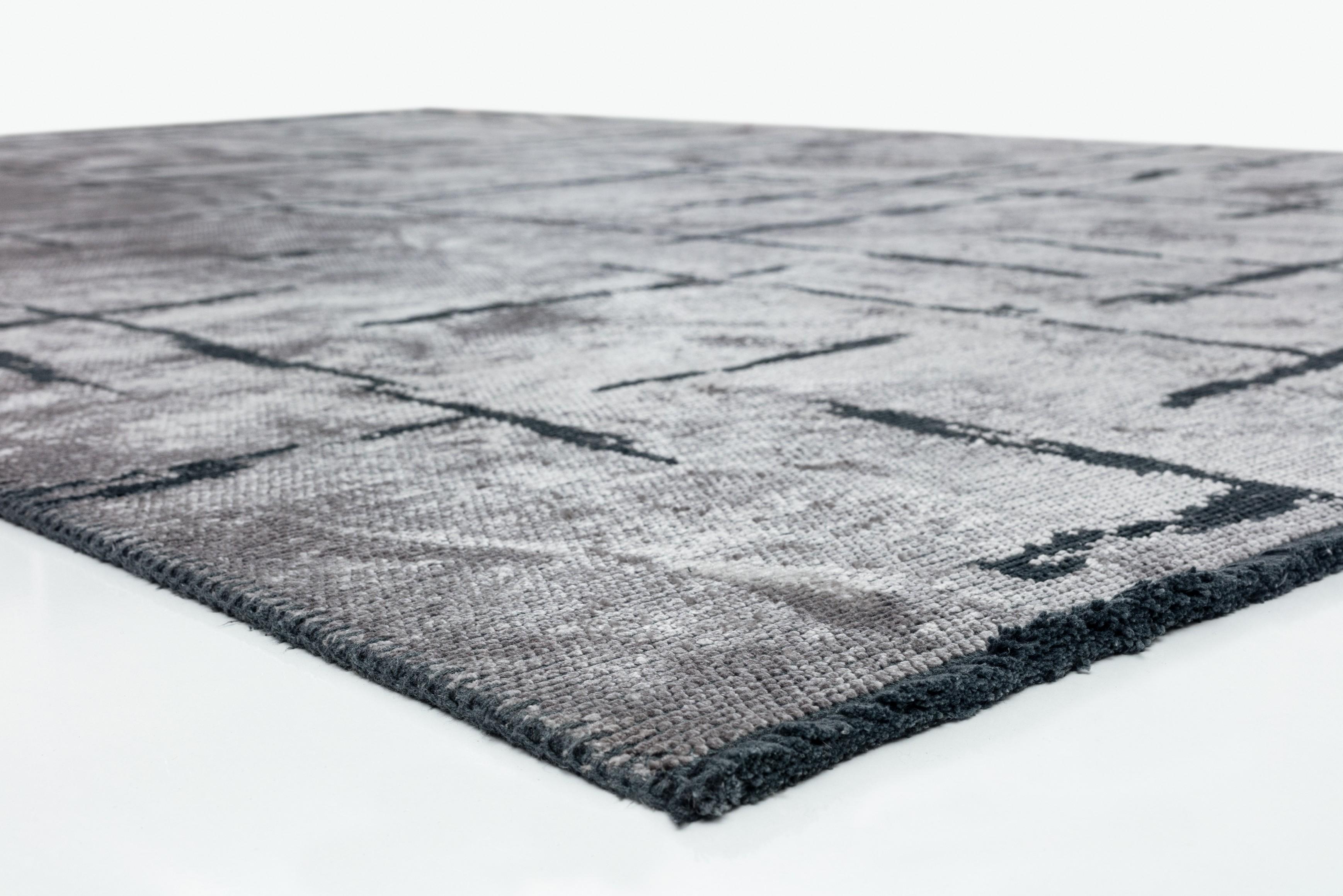 For Sale:  (Gray) Contemporary Geometric Luxury Area Rug 4
