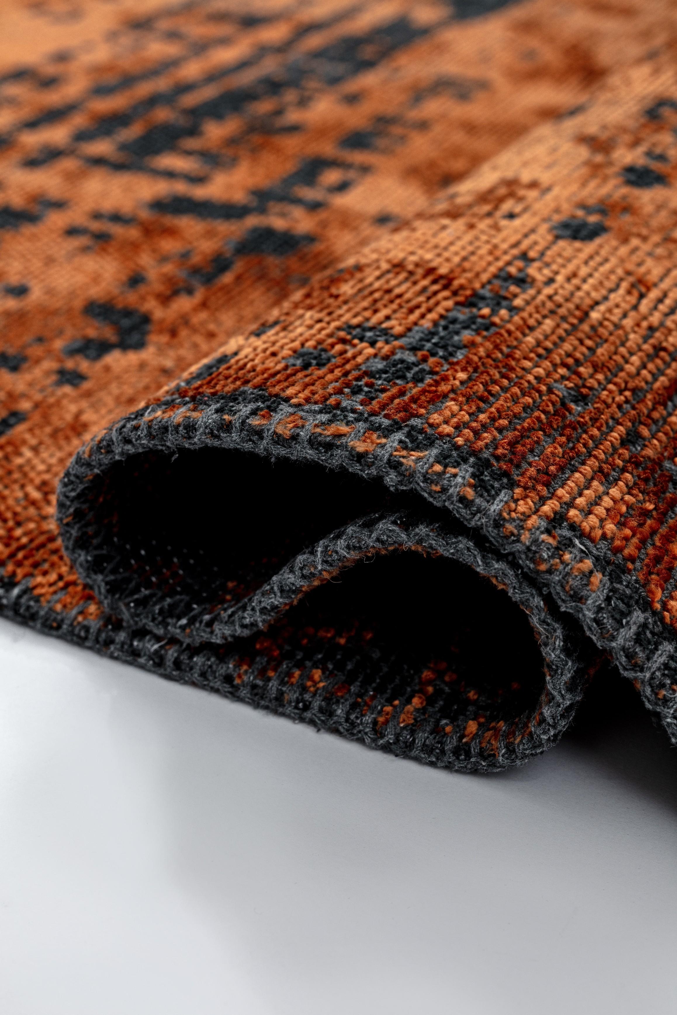 Im Angebot: Moderner luxuriöser Camouflage-Teppich,  (Orange) 2