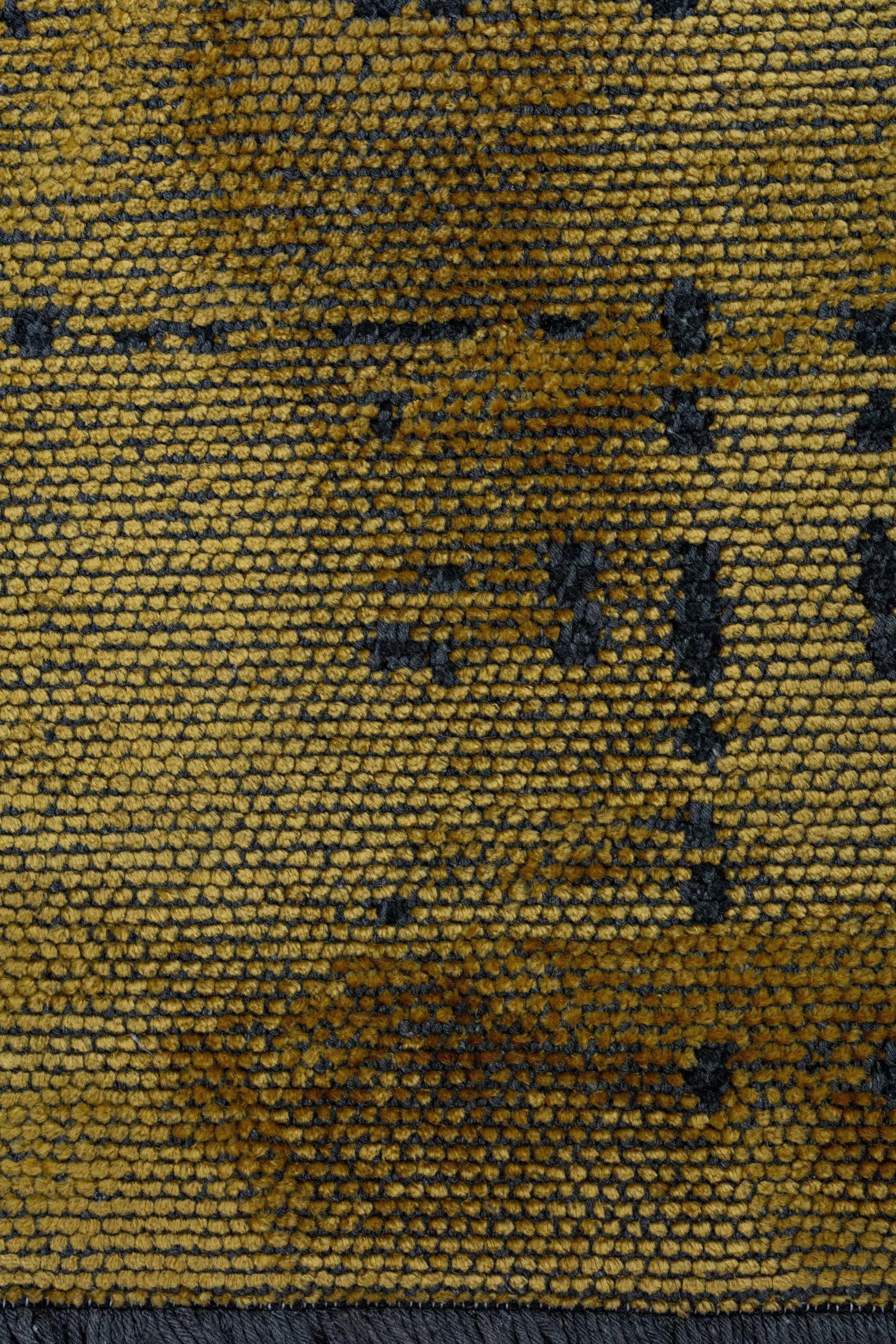 Im Angebot: Moderner luxuriöser Camouflage-Teppich,  (Gold) 5