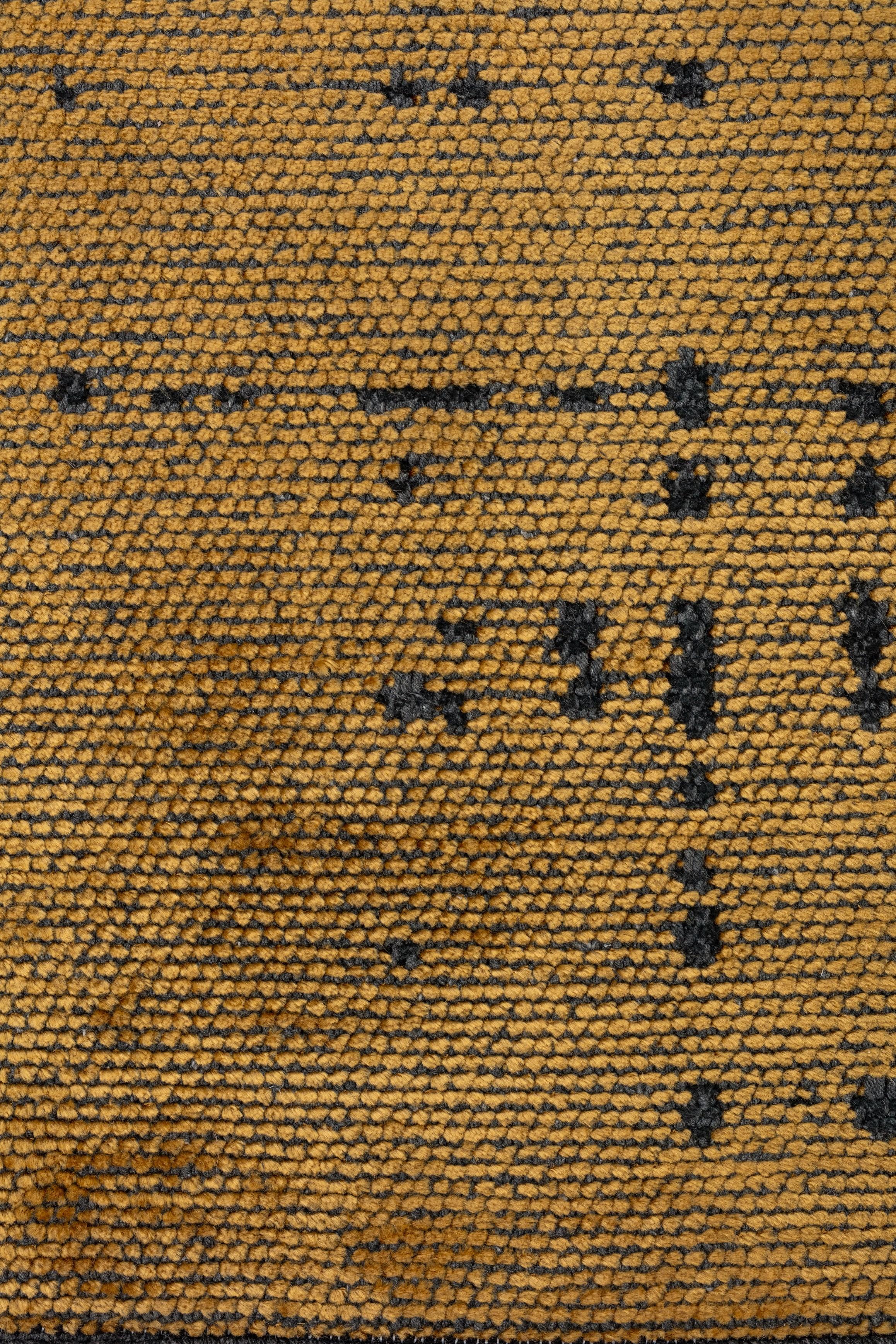 Im Angebot: Moderner luxuriöser Camouflage-Teppich,  (Gold) 5