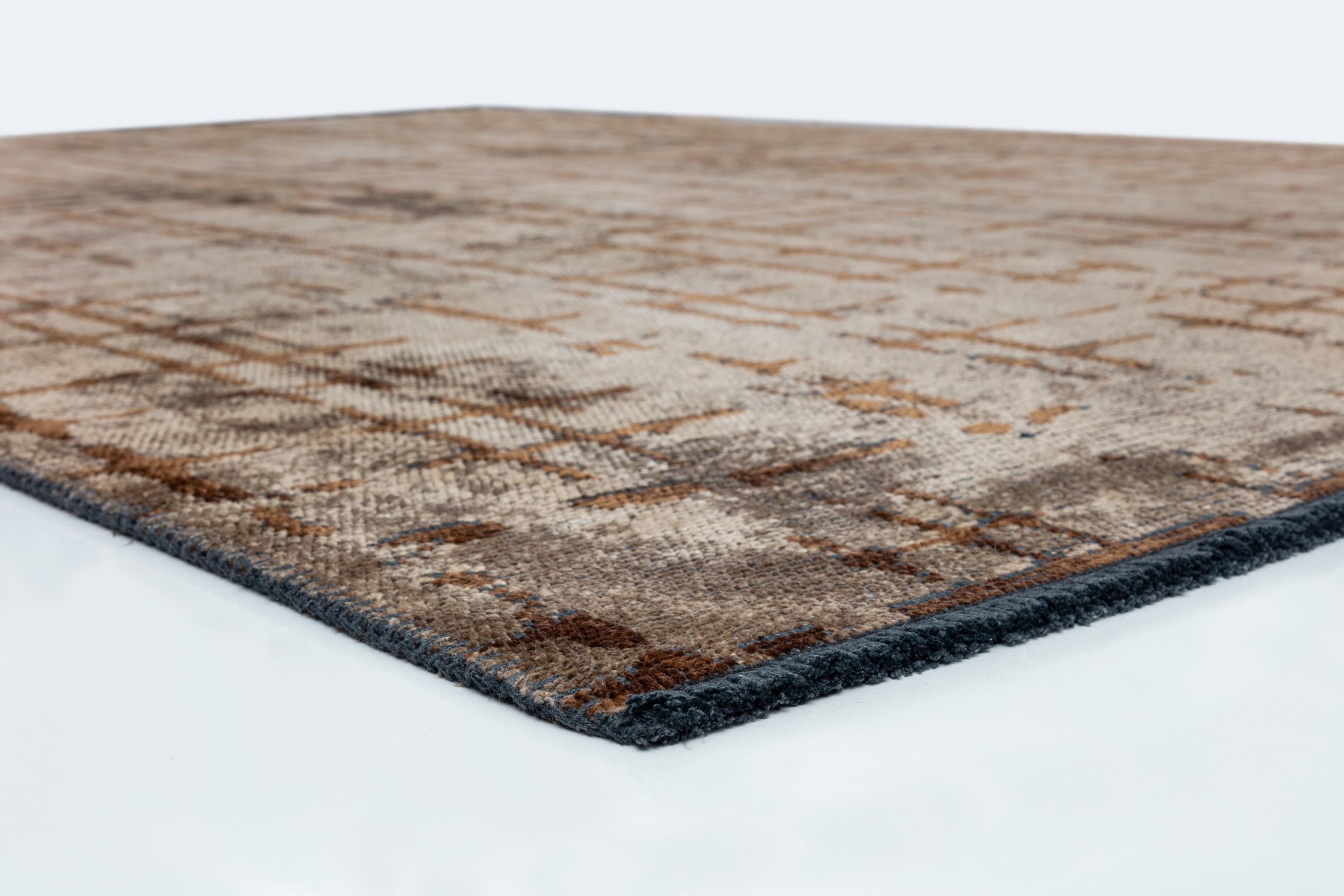 En vente :  (Marron) The Moderns Checkered Red Luxury Hand-Finished Area Rug (tapis à carreaux rouge de luxe) 4