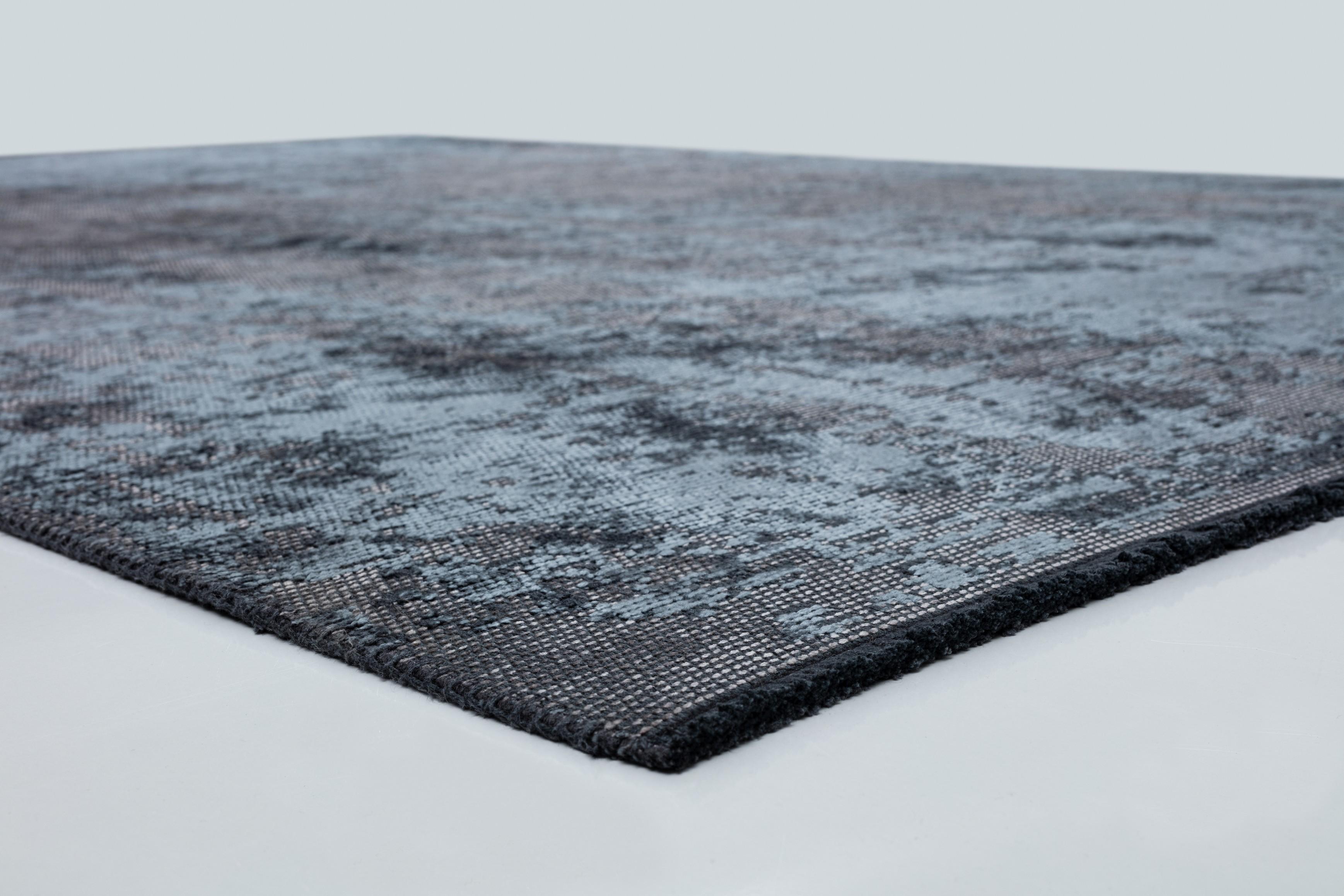 For Sale:  (Gray) Modern Abstract Luxury Hand-Finished Area Rug 4