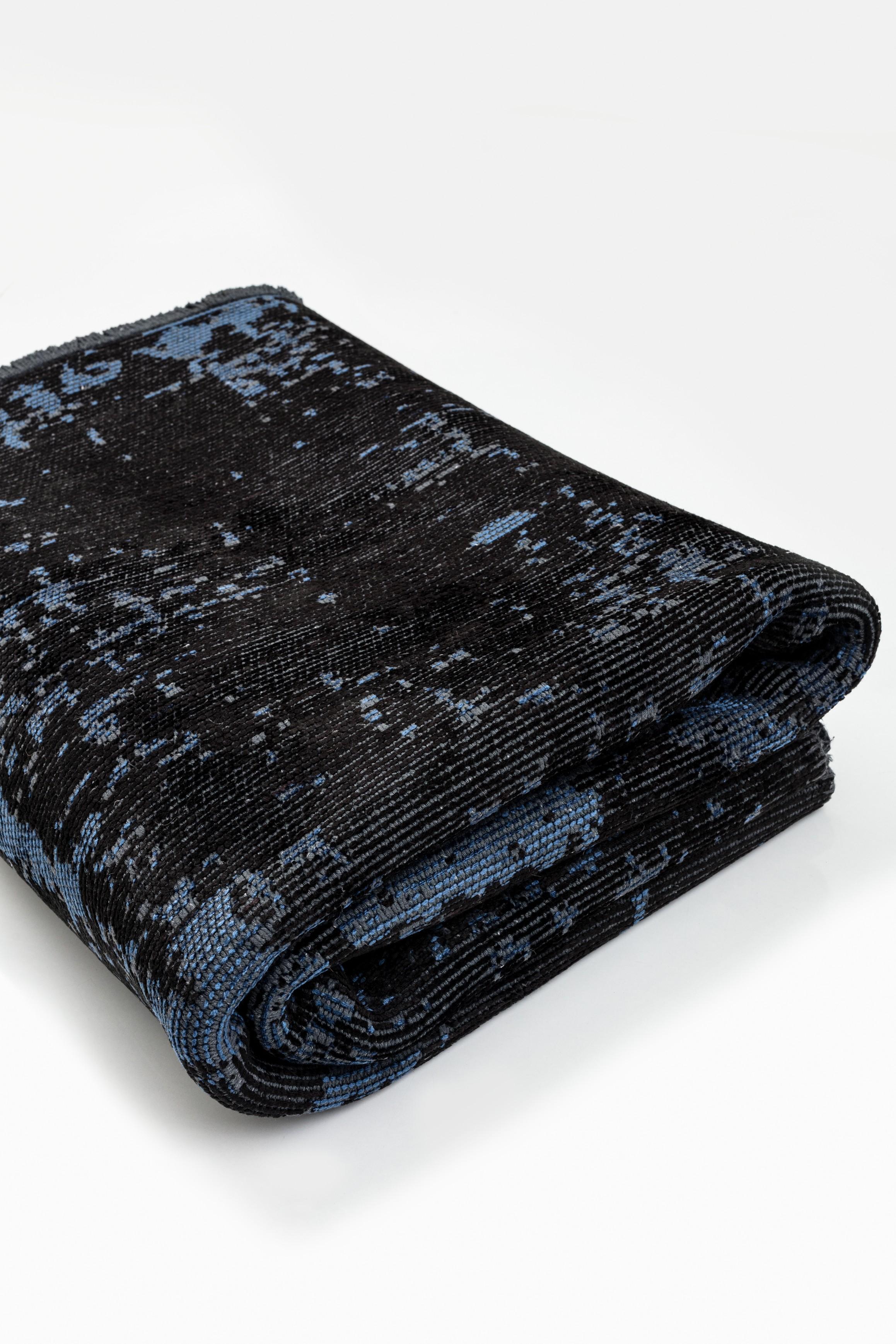 For Sale:  (Black) Modern Abstract Luxury Hand-Finished Area Rug 4