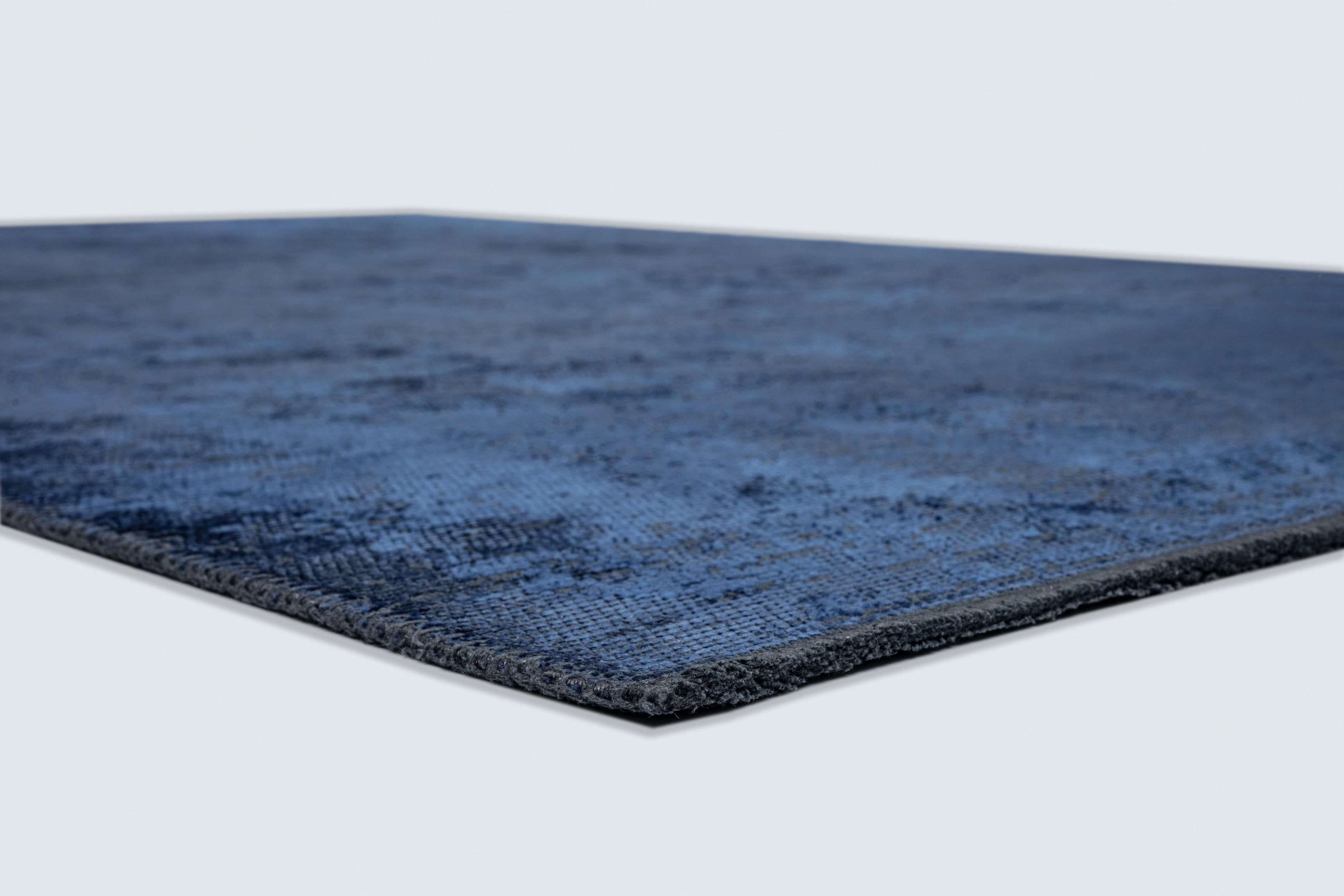 For Sale:  (Blue) Modern Abstract Luxury Hand-Finished Area Rug 4