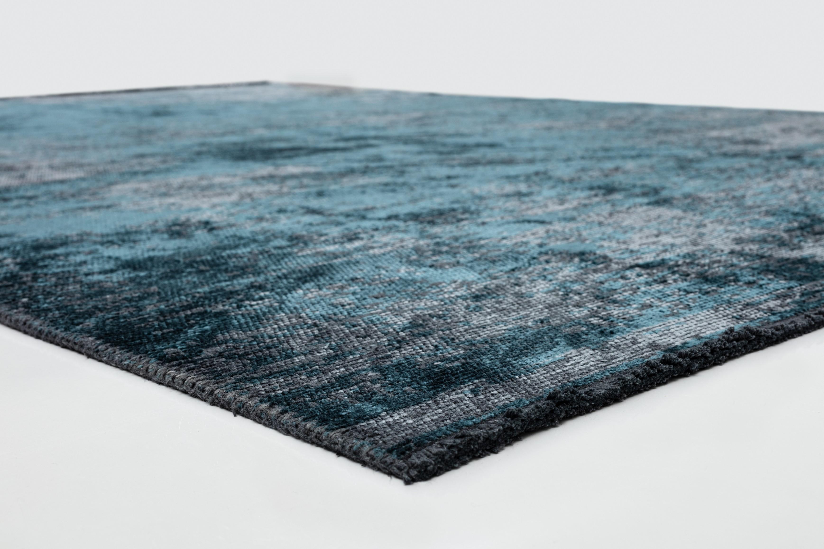 For Sale:  (Blue) Modern Abstract Luxury Hand-Finished Area Rug 4