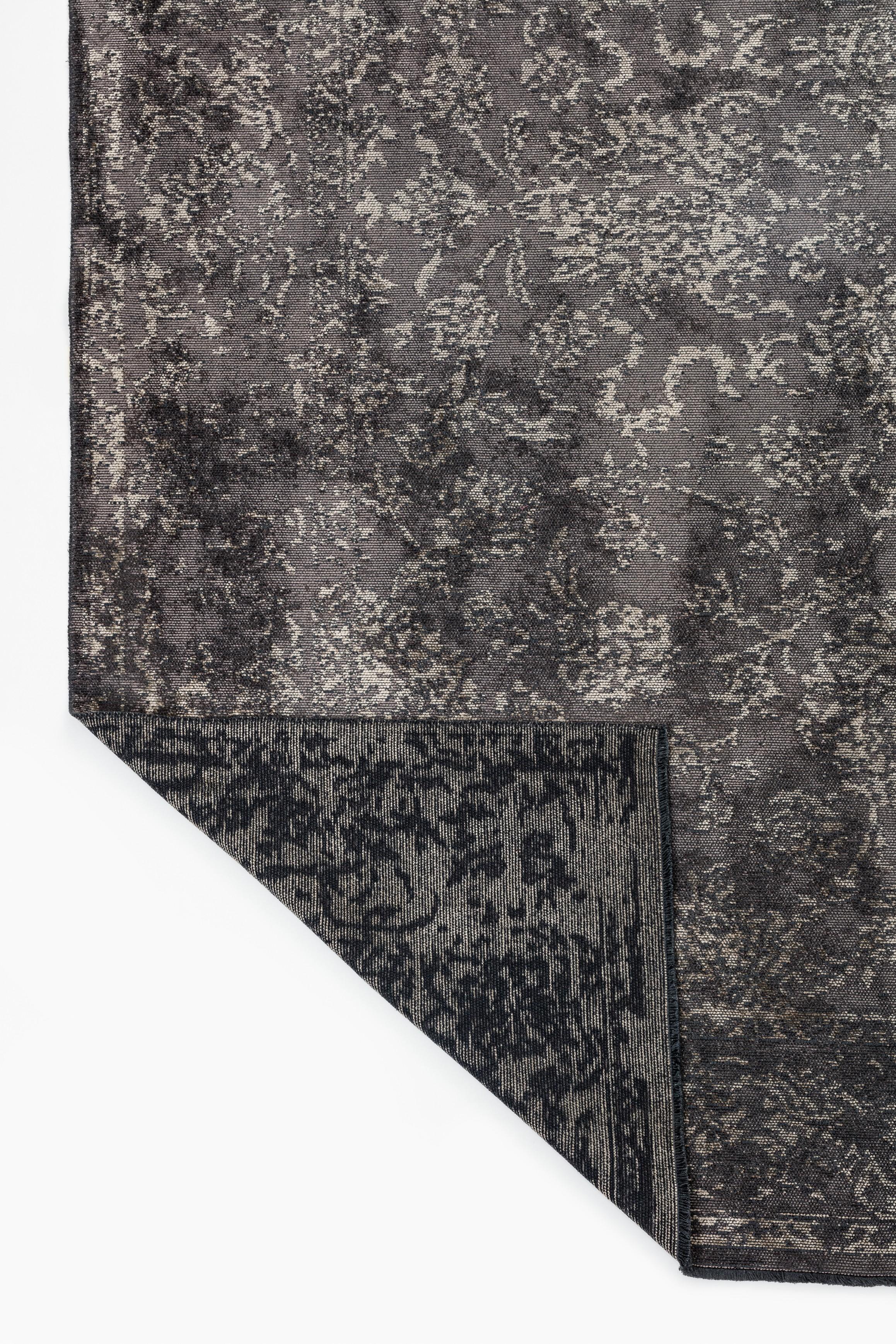 Im Angebot: Modern Toile Luxury Hand-Finished Area Rug,  (Grau) 3