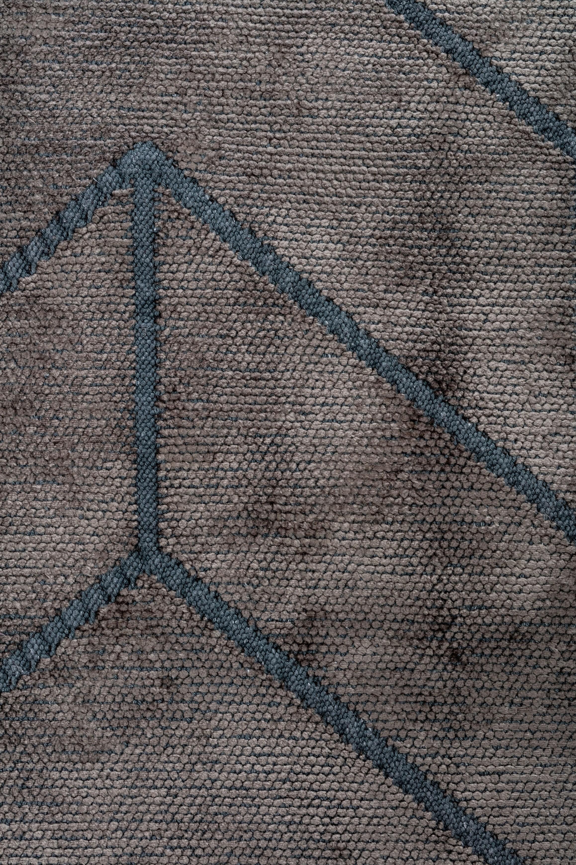 For Sale:  (Brown) Modern Chevron Luxury Hand-Finished Area Rug 5