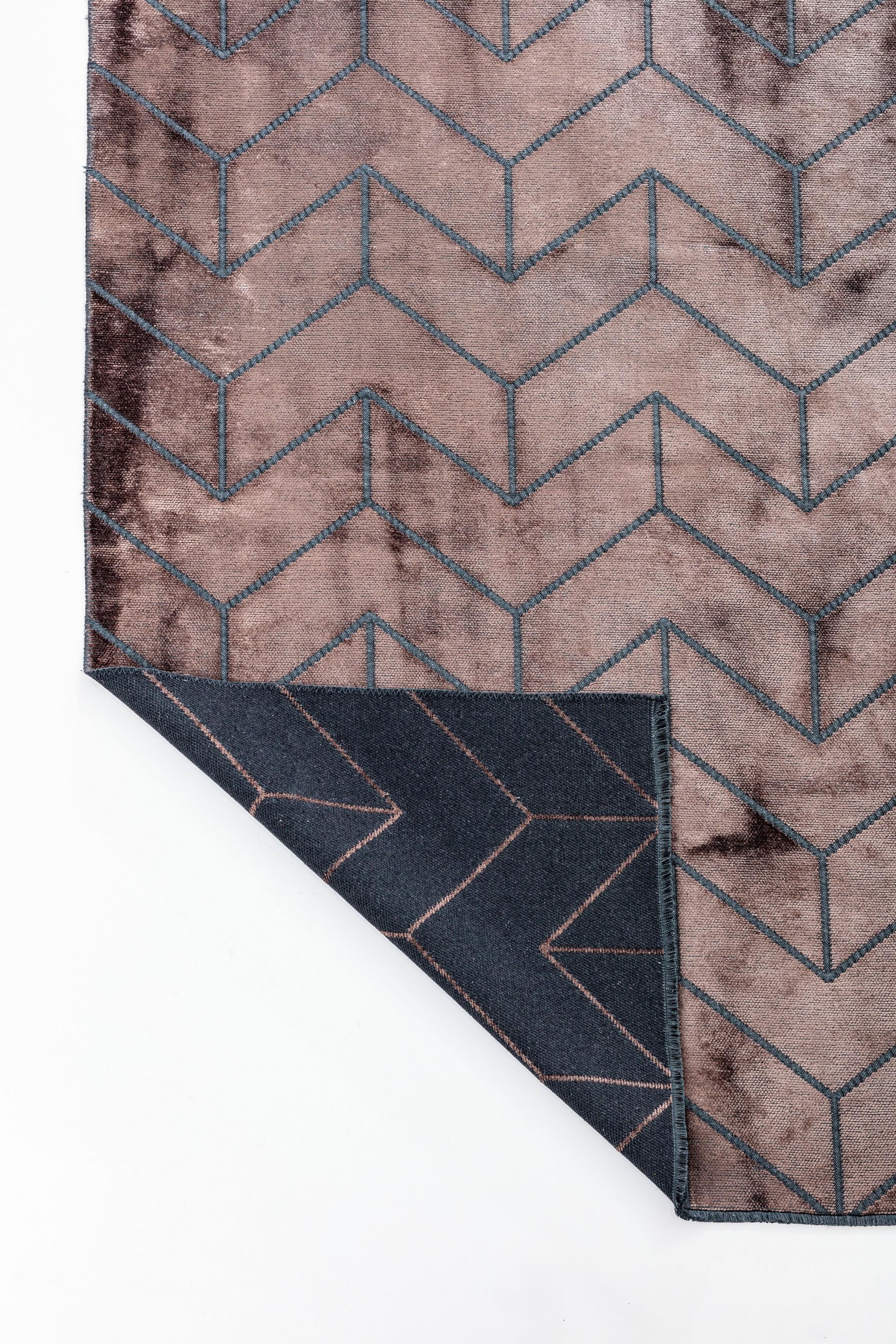 Im Angebot: Modern Chevron Luxury Hand-Finished Area Rug,  (Braun) 3