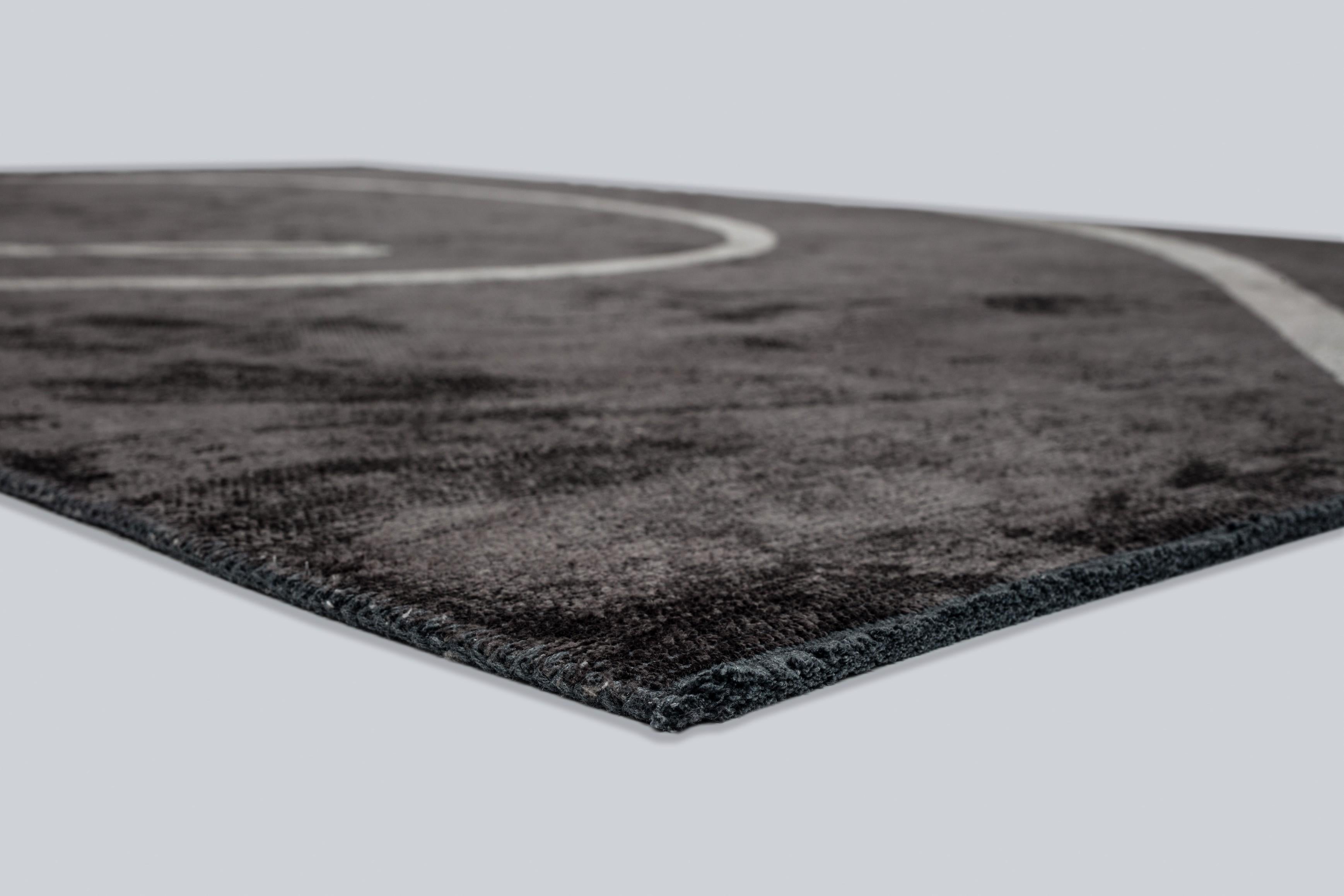 For Sale:  (Gray) Modern Abstract Luxury Hand-Finished Area Rug 4