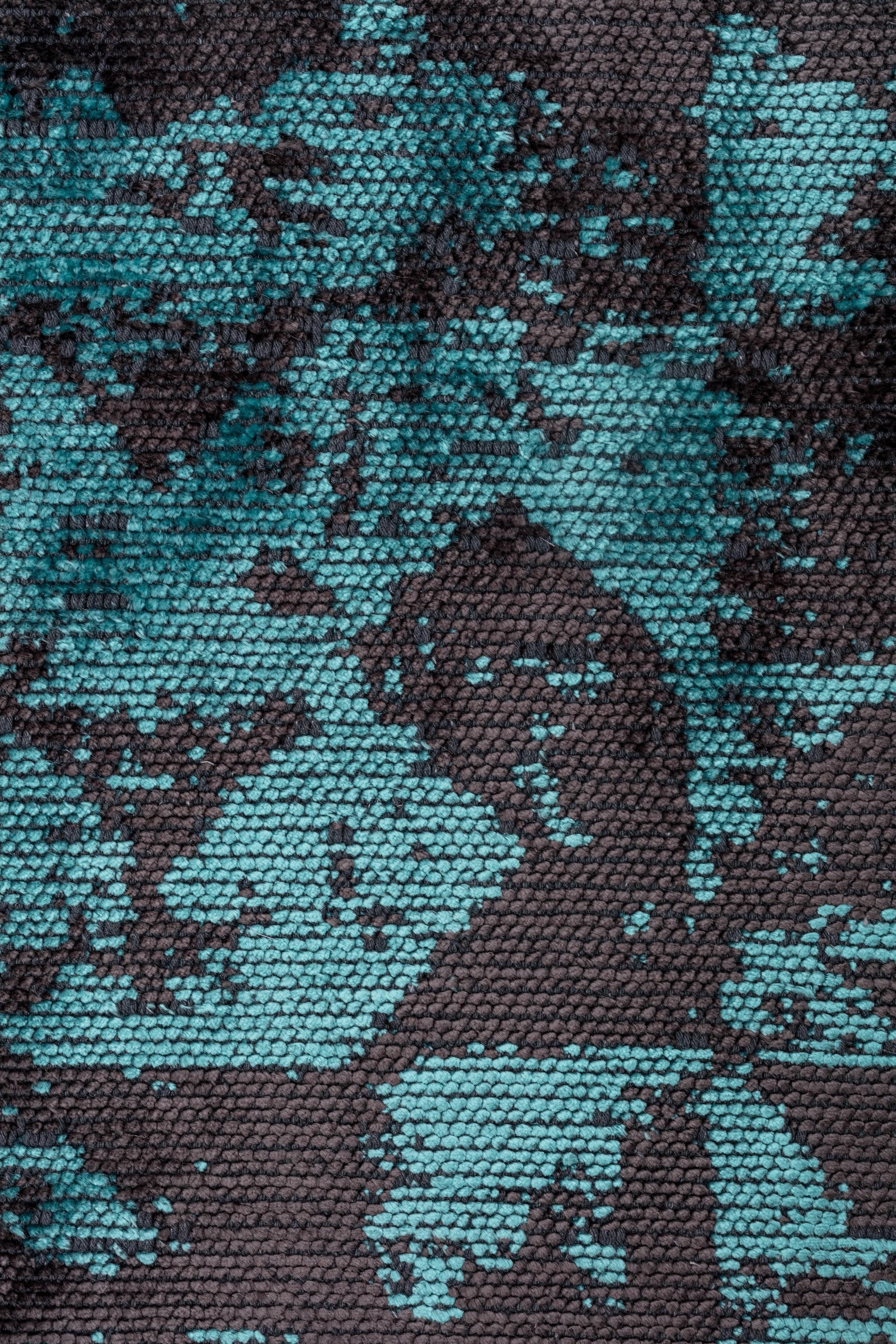 For Sale:  (Gray) Modern  Camouflage Luxury Hand-Finished Area Rug 5