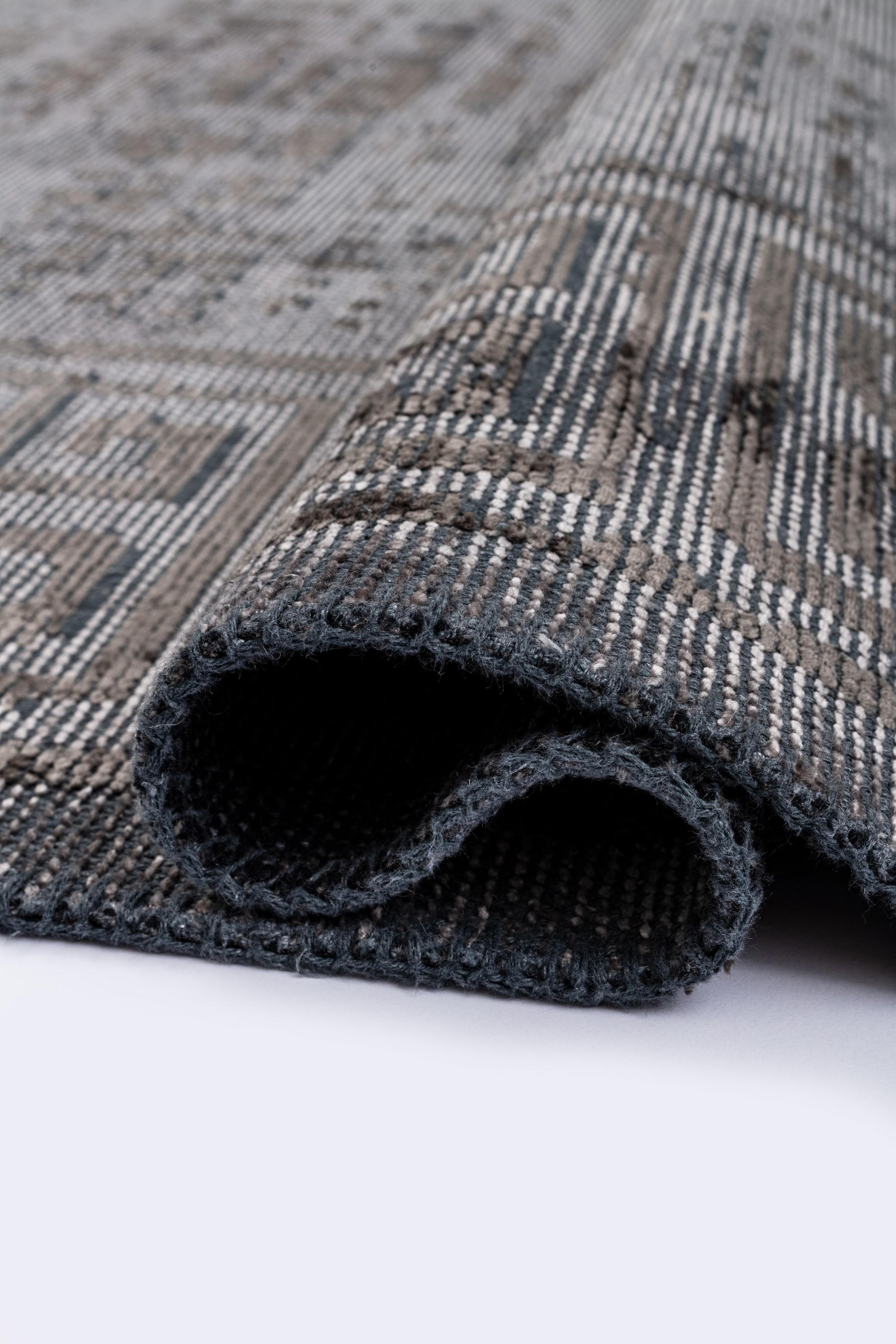 Im Angebot: Moderner luxuriöser Camouflage-Teppich,  (Grau) 2
