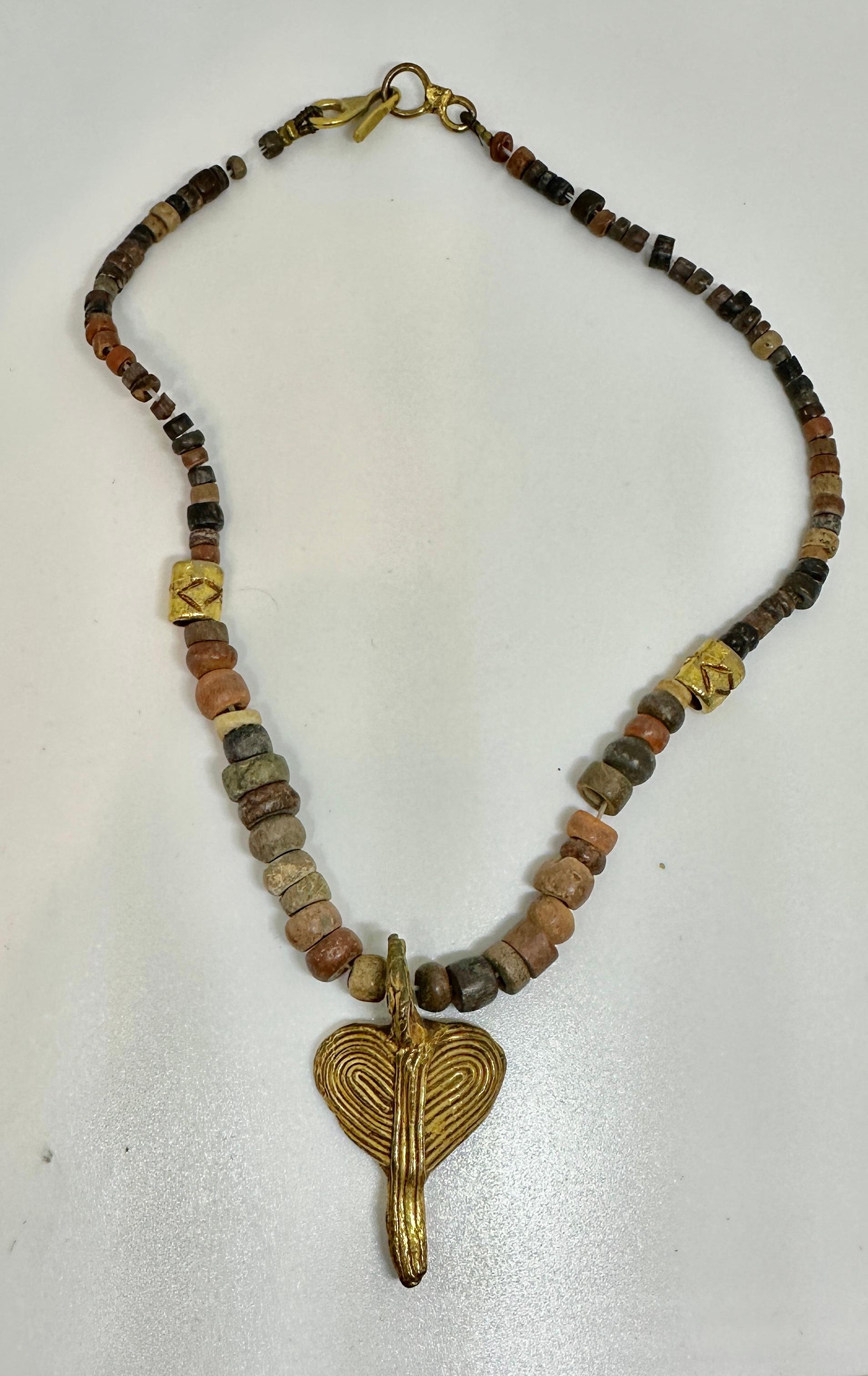 Raquel Welch Estate Personal Aztec Bird Collar de cuentas antiguas Garantizado Contemporáneo en venta