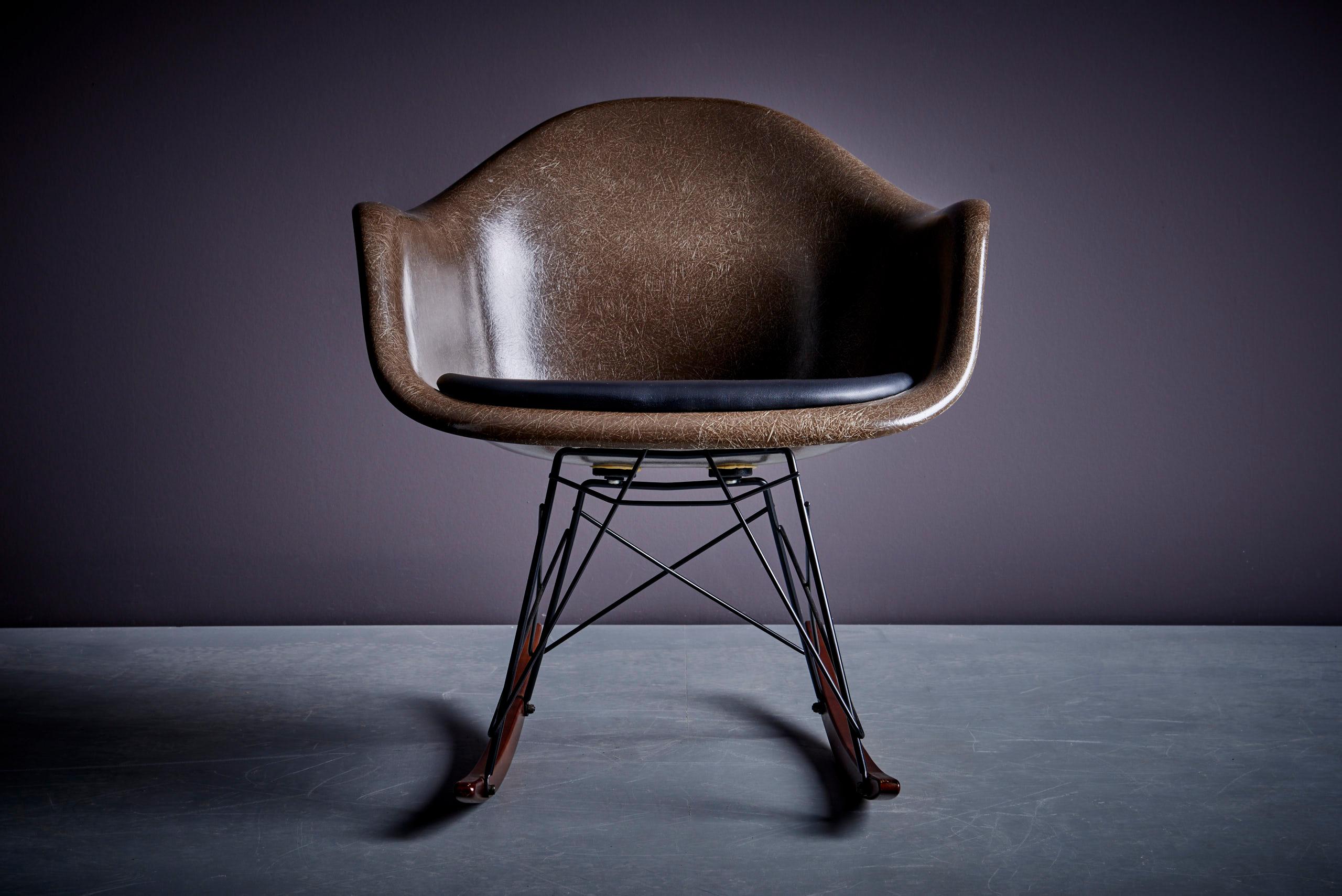 RAR Ray & Charles Eames Rocking Chair for Vitra In Excellent Condition For Sale In Berlin, DE