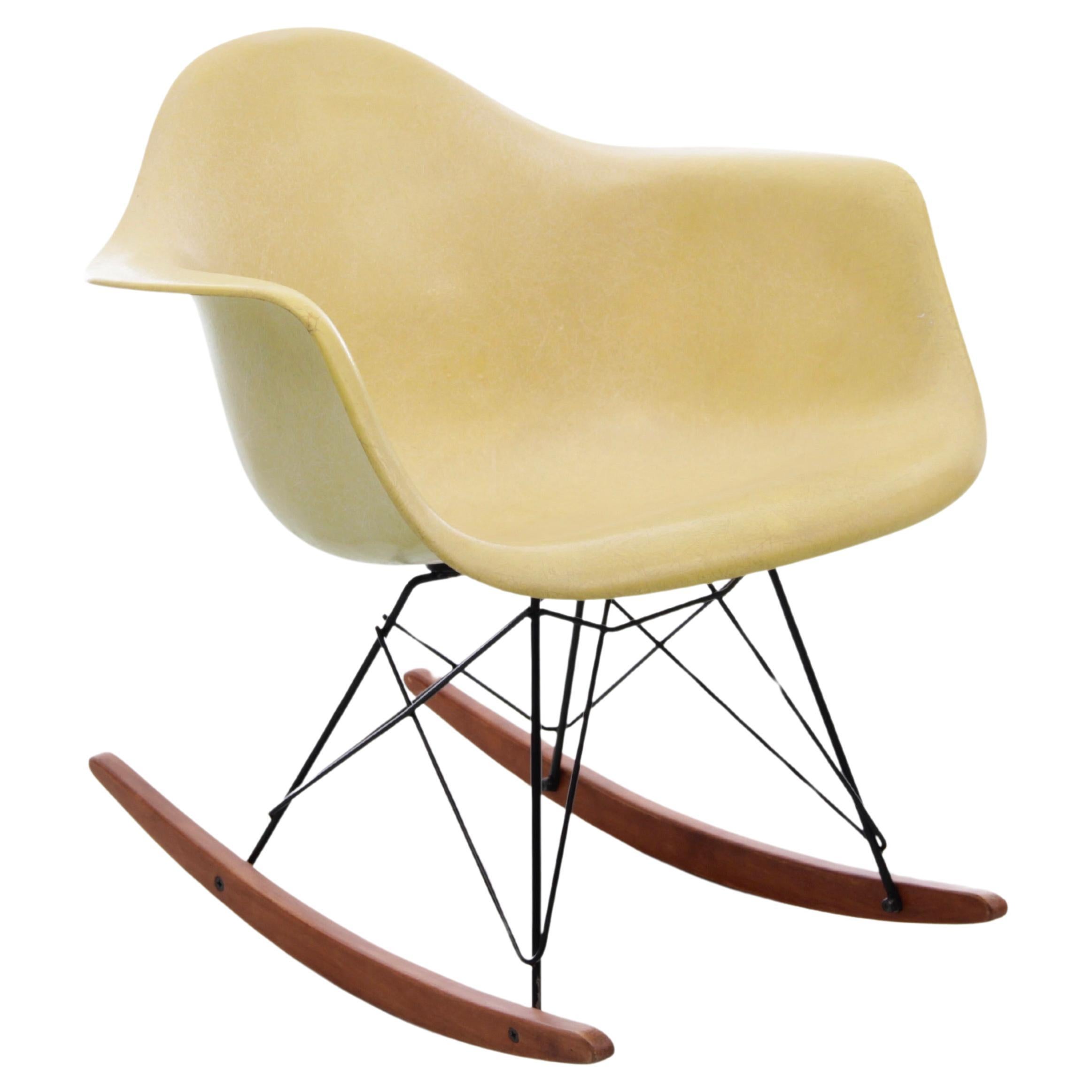 Chaise à bascule Eames jaune d'origine vintage - Herman Miller en vente