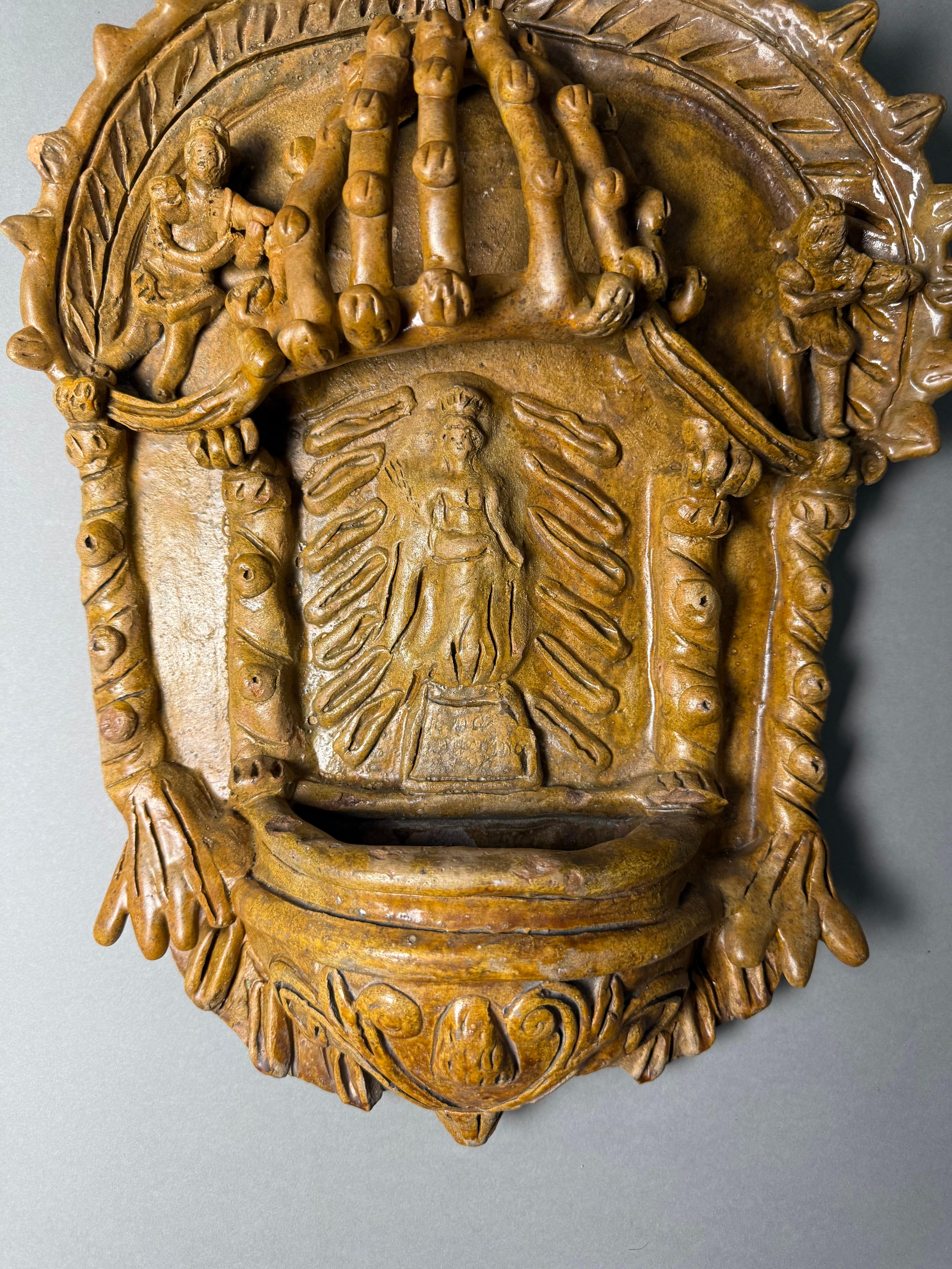 Rara acquasantiera ispano-moresca in terracotta - XVIII secolo en vente 4