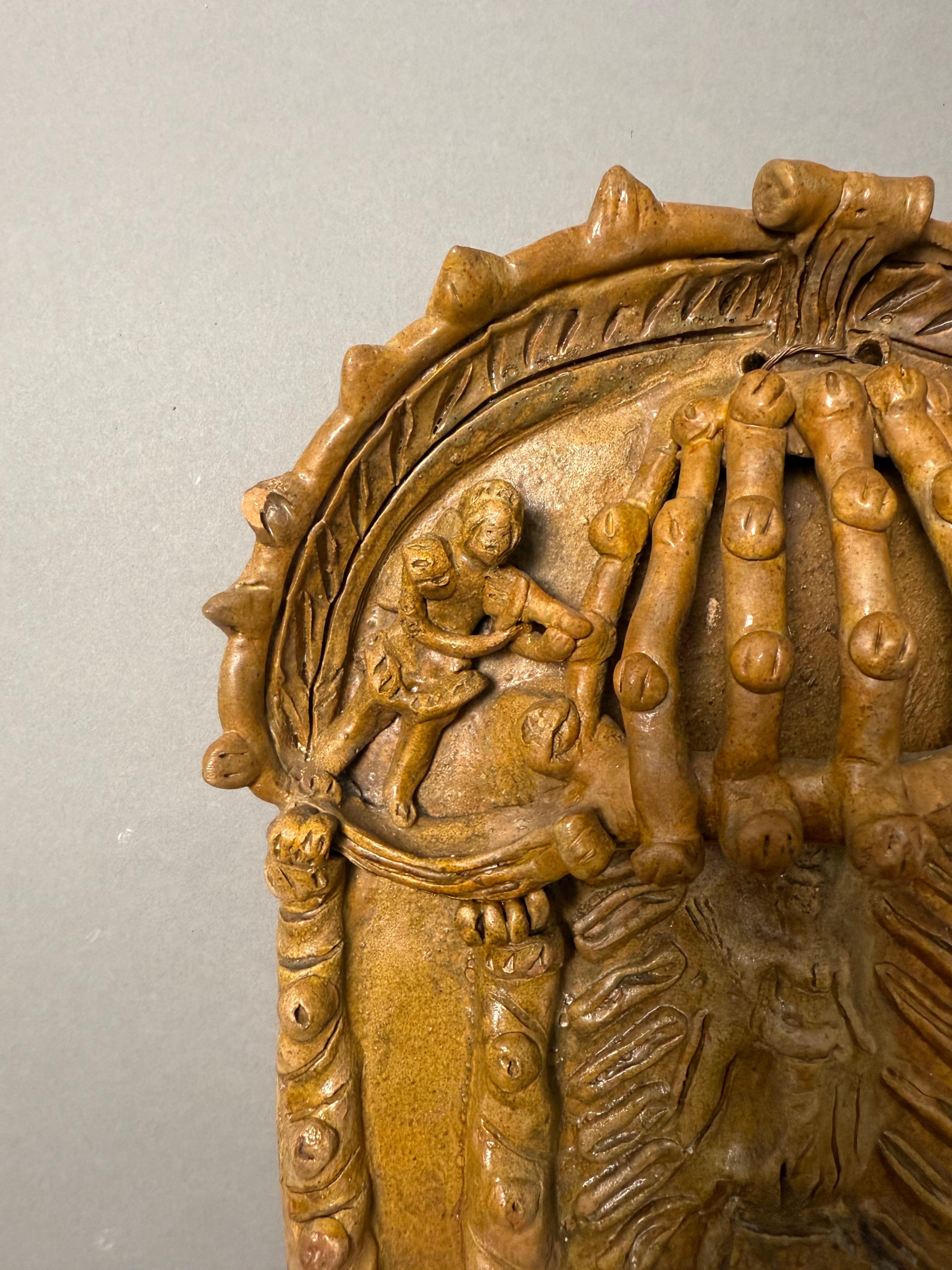 XVIIIe siècle et antérieur Rara acquasantiera ispano-moresca in terracotta - XVIII secolo en vente