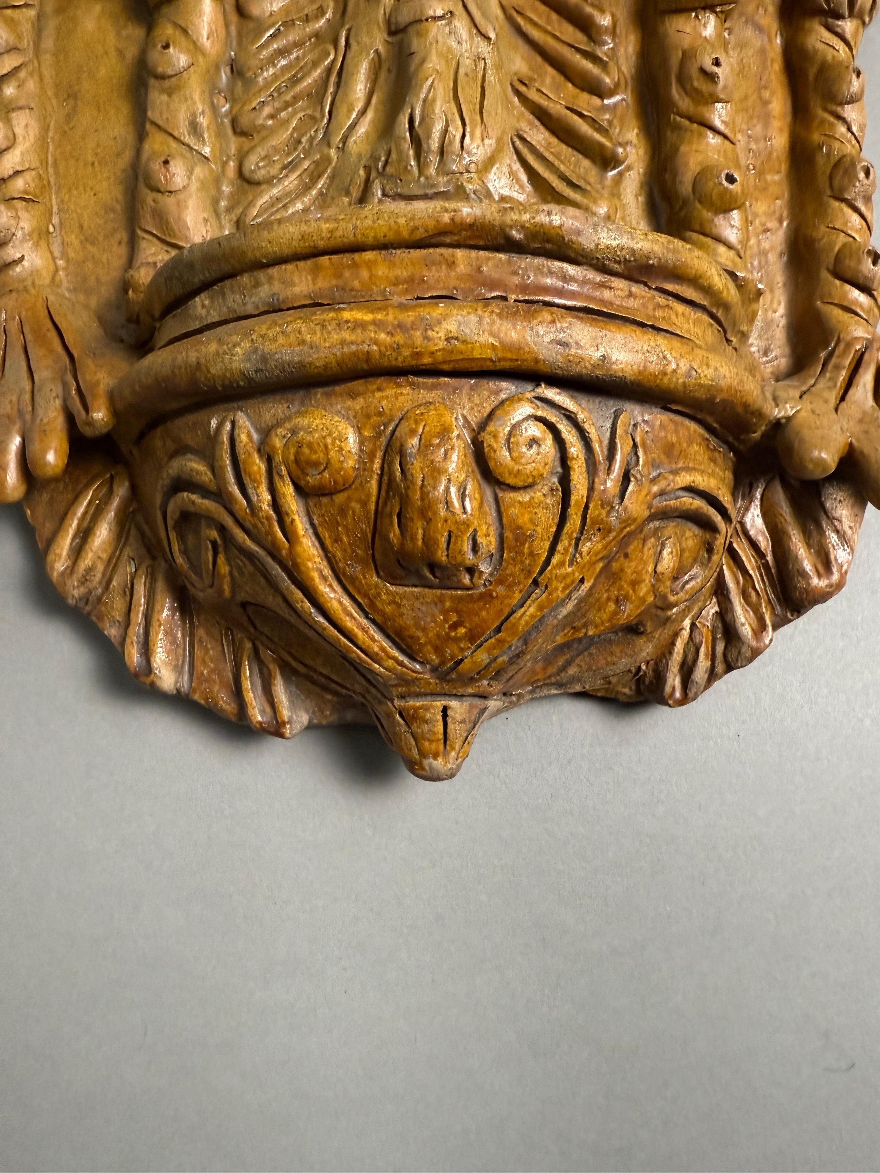 Rara acquasantiera ispano-moresca in terracotta - XVIII secolo en vente 3