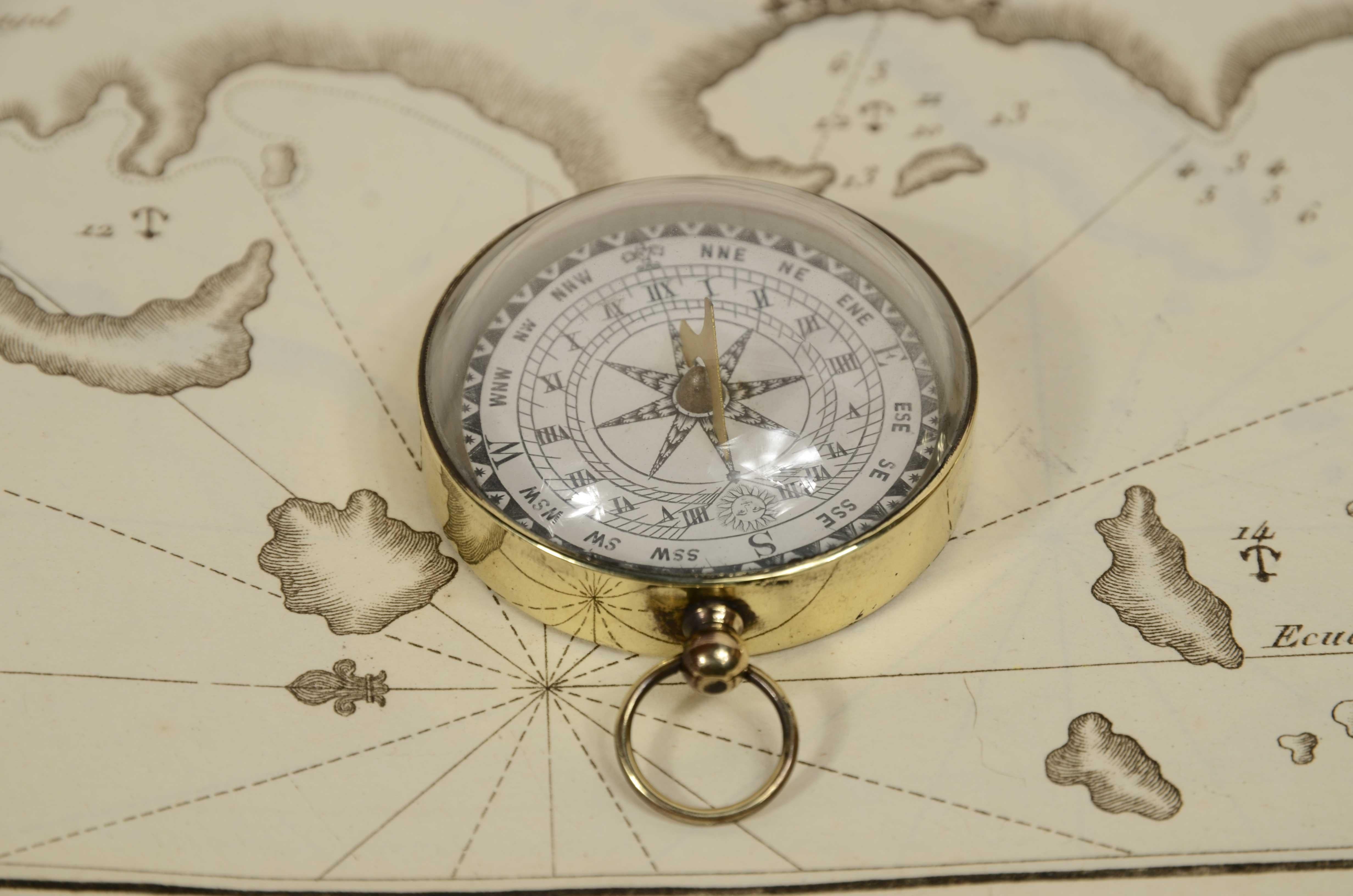 Rare antique compass and sundial together England mid-19th century For Sale 1