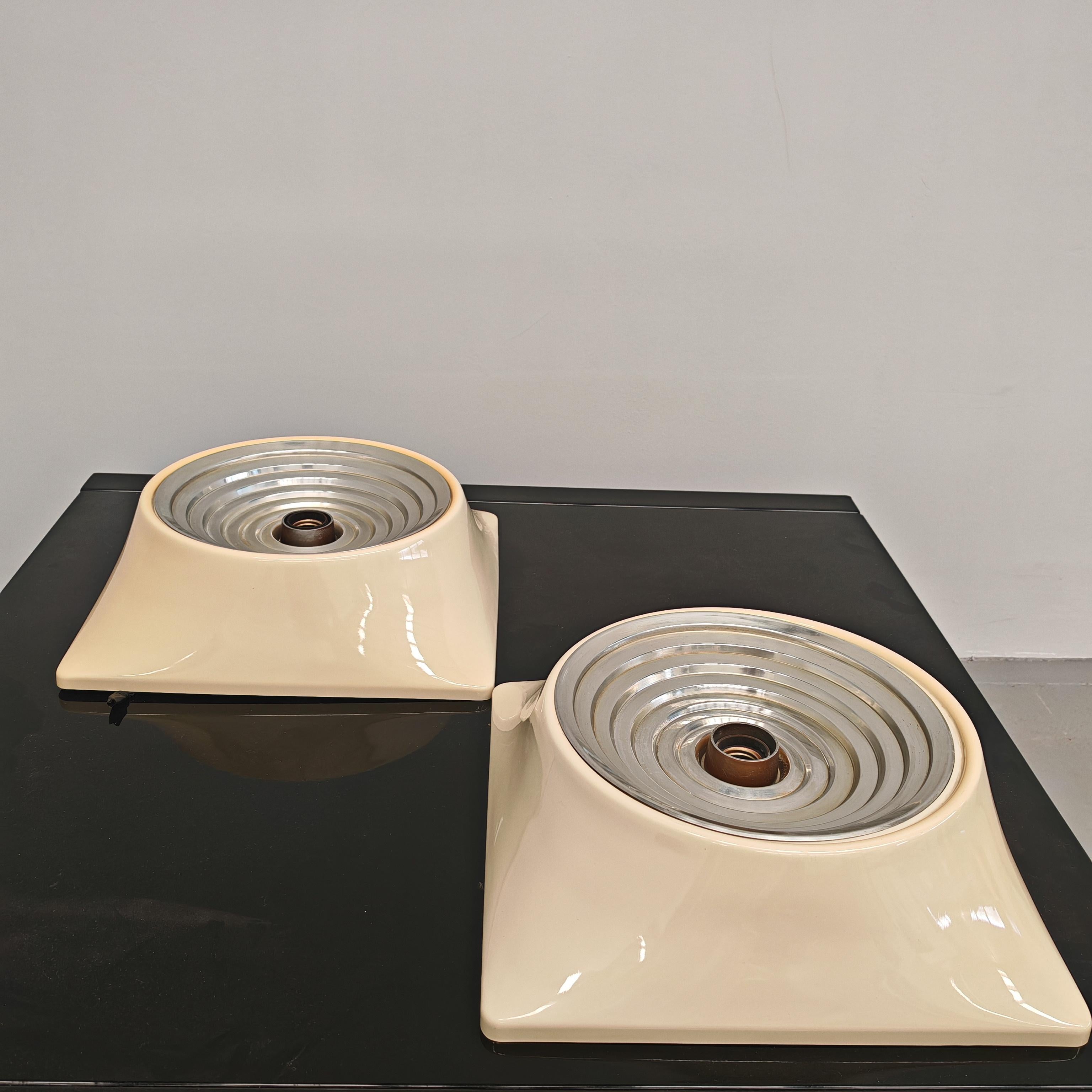 Paire d'appliques design italiennes des années 1960  le style de l'ère spatiale - Stilnovo en vente 2