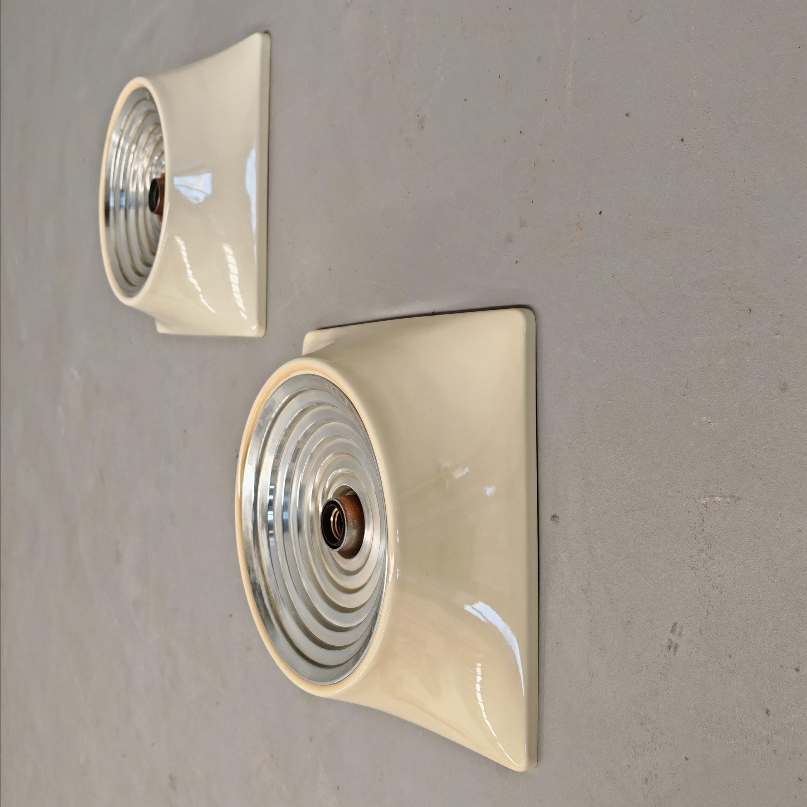 Aluminium Paire d'appliques design italiennes des années 1960  le style de l'ère spatiale - Stilnovo en vente