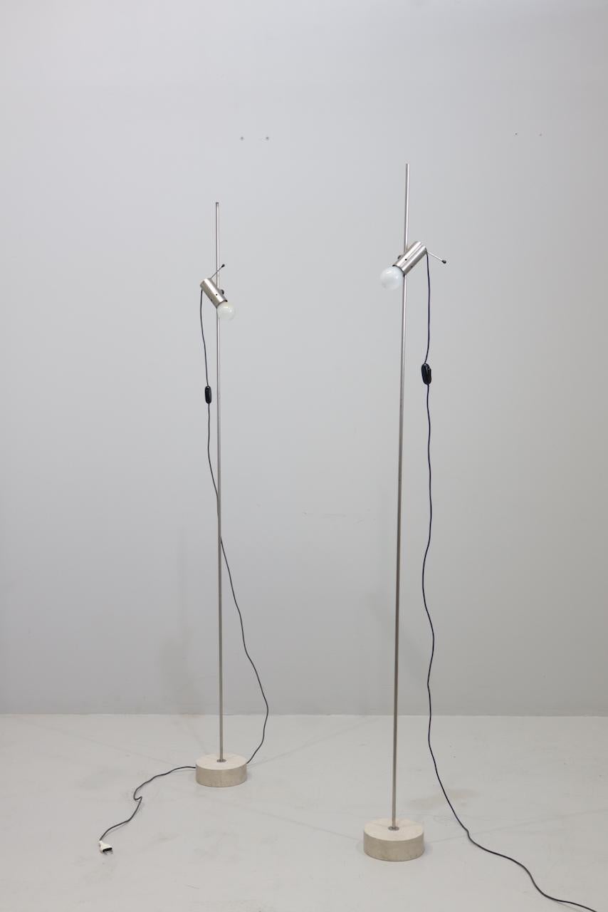 Raro par de lámparas de pie de Tito Agnoli para Oluce (Modelo nº 387) Moderno de mediados de siglo en venta