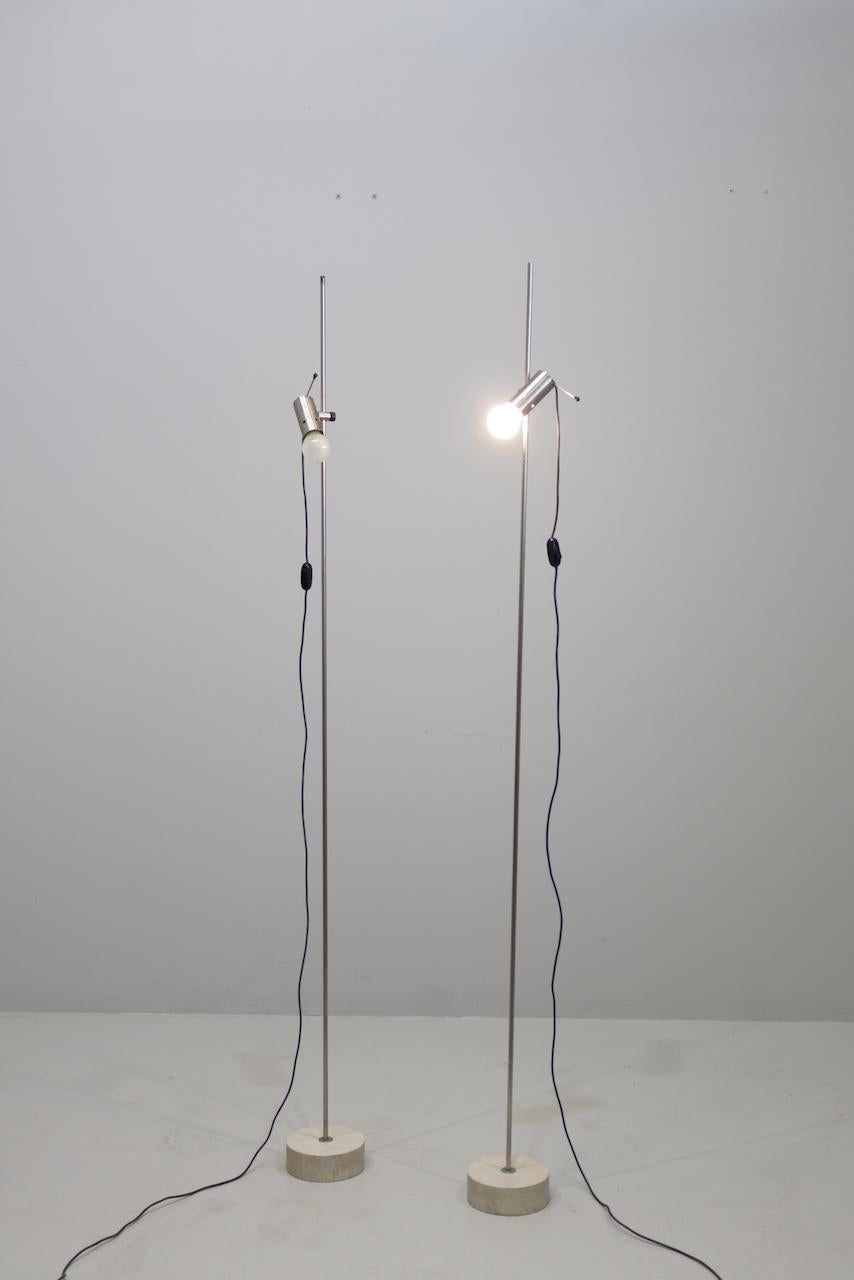 Raro par de lámparas de pie de Tito Agnoli para Oluce (Modelo nº 387) Latón en venta