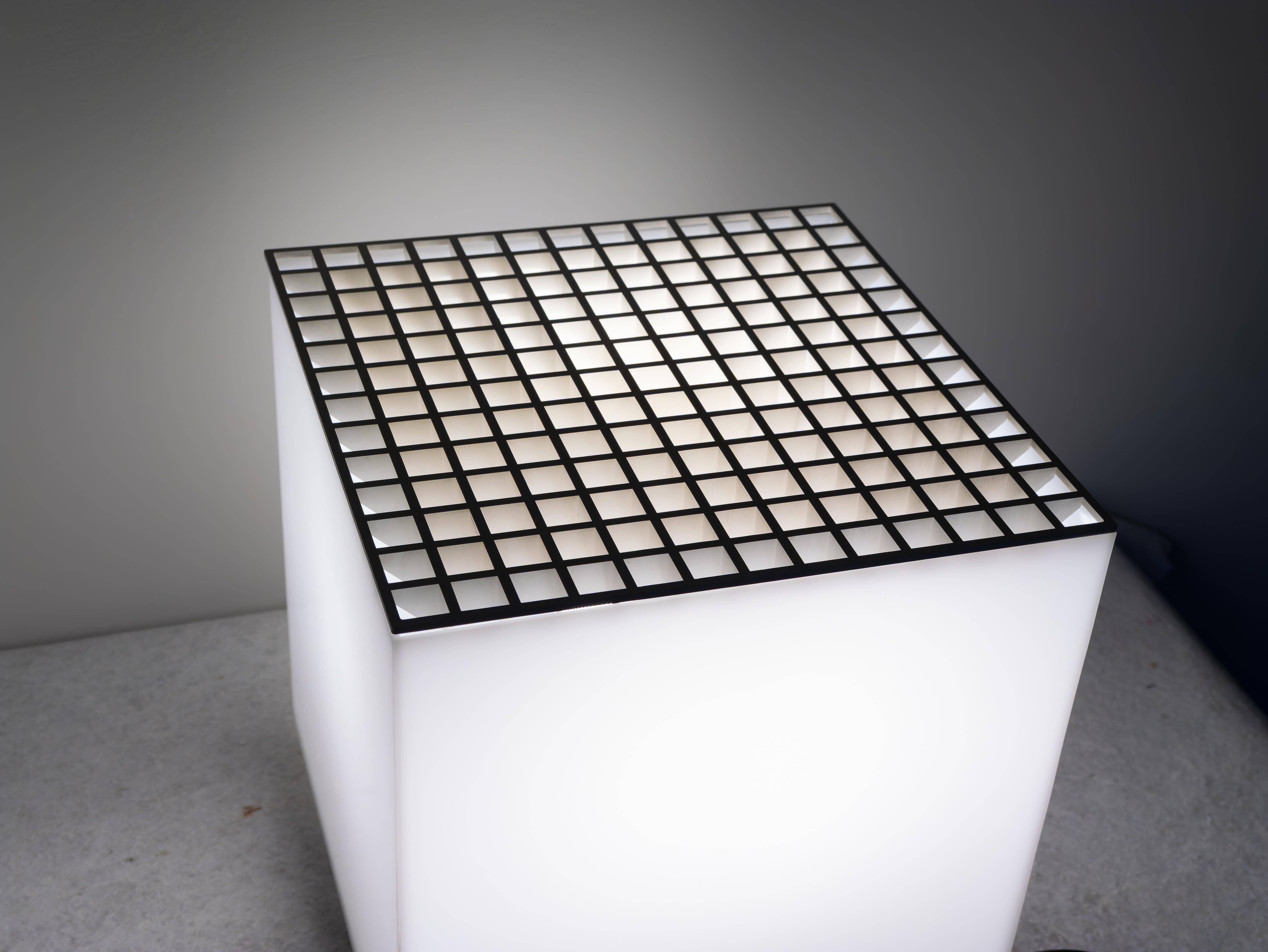 Raro par de lámparas y florero Cubo Luce de Studio OPI para Cini&Nils en Bueno estado para la venta en Bastia Umbra, IT