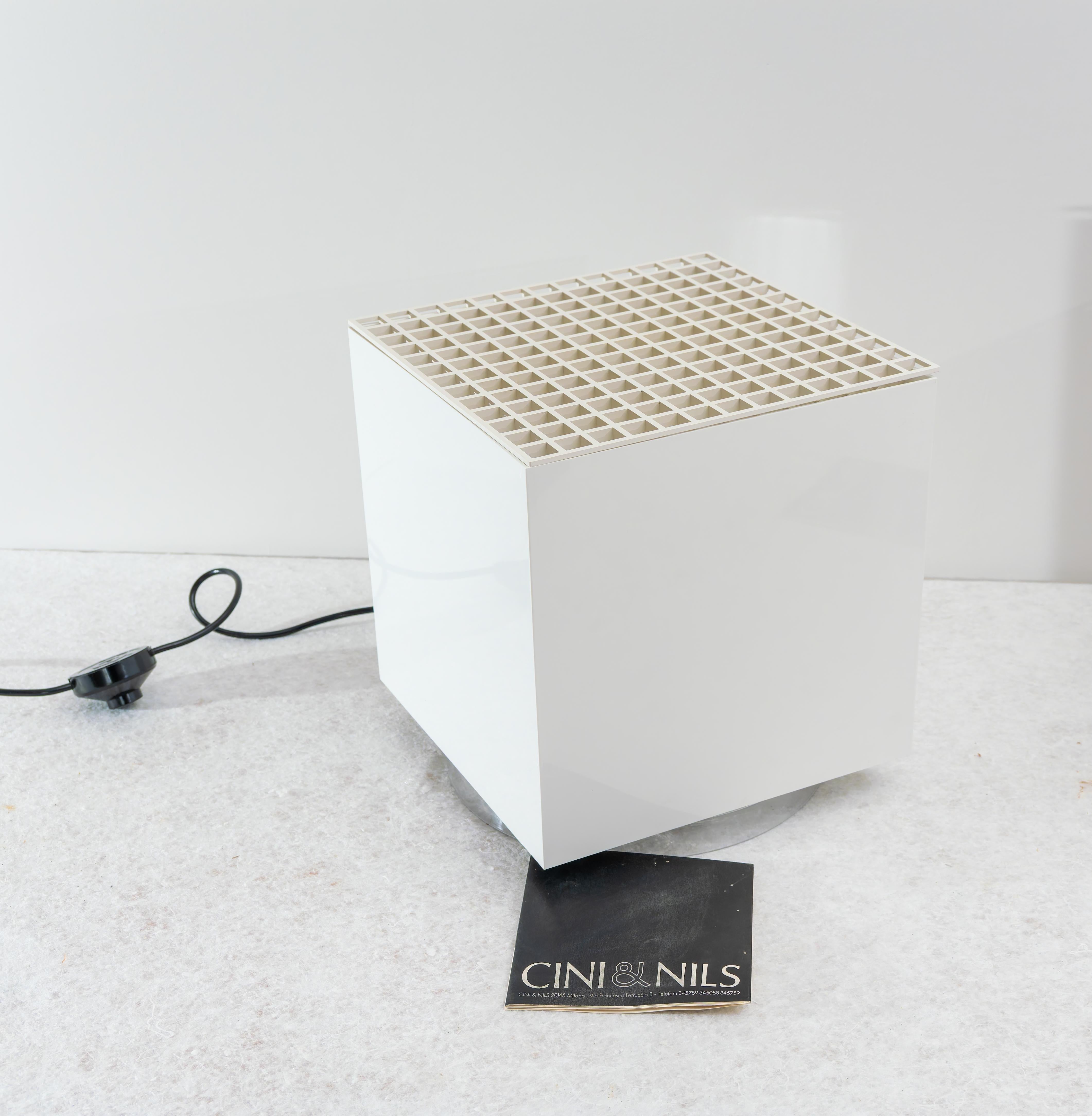 Raro par de lámparas y florero Cubo Luce de Studio OPI para Cini&Nils en venta 1