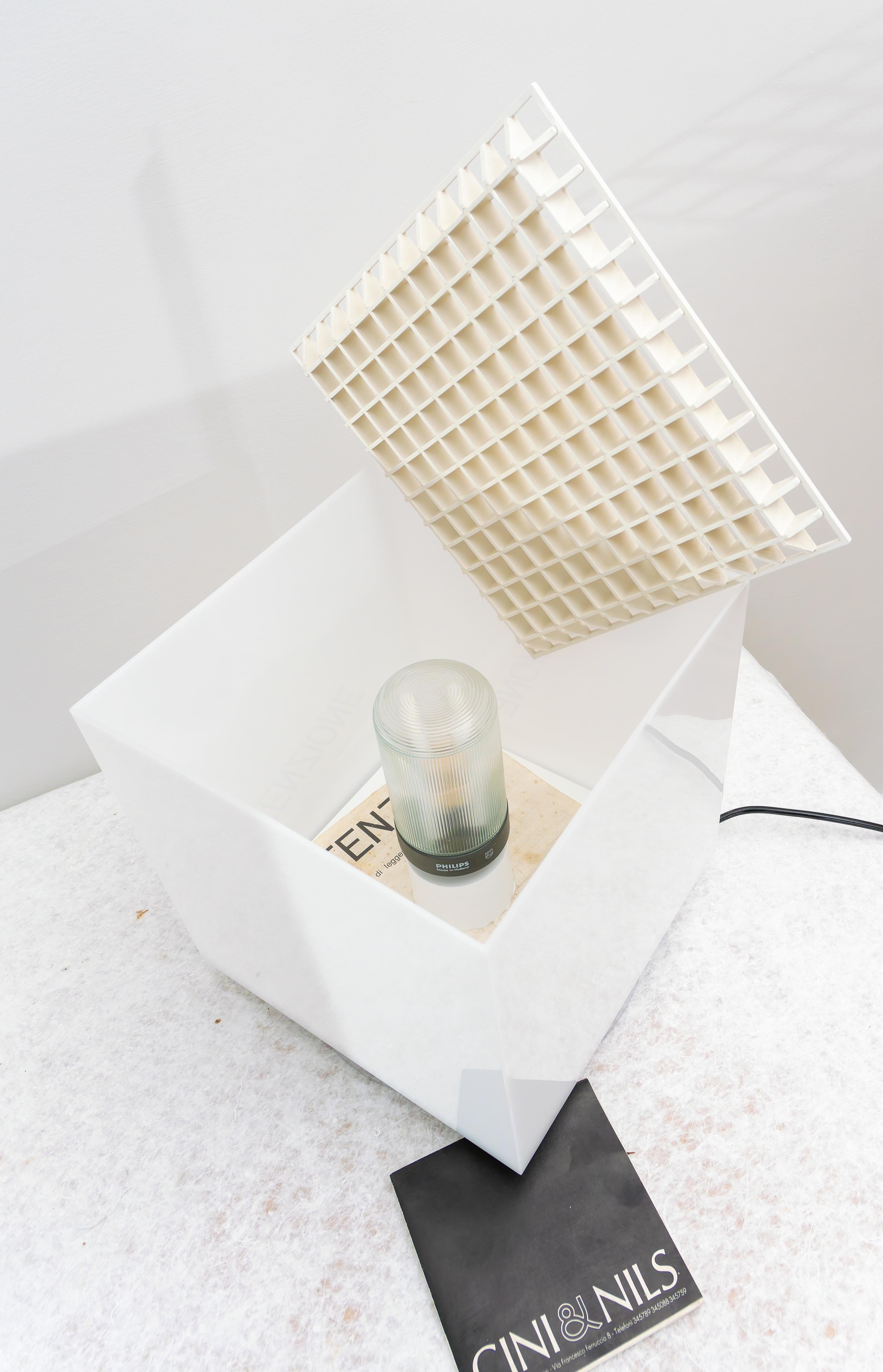 Raro par de lámparas y florero Cubo Luce de Studio OPI para Cini&Nils en venta 2