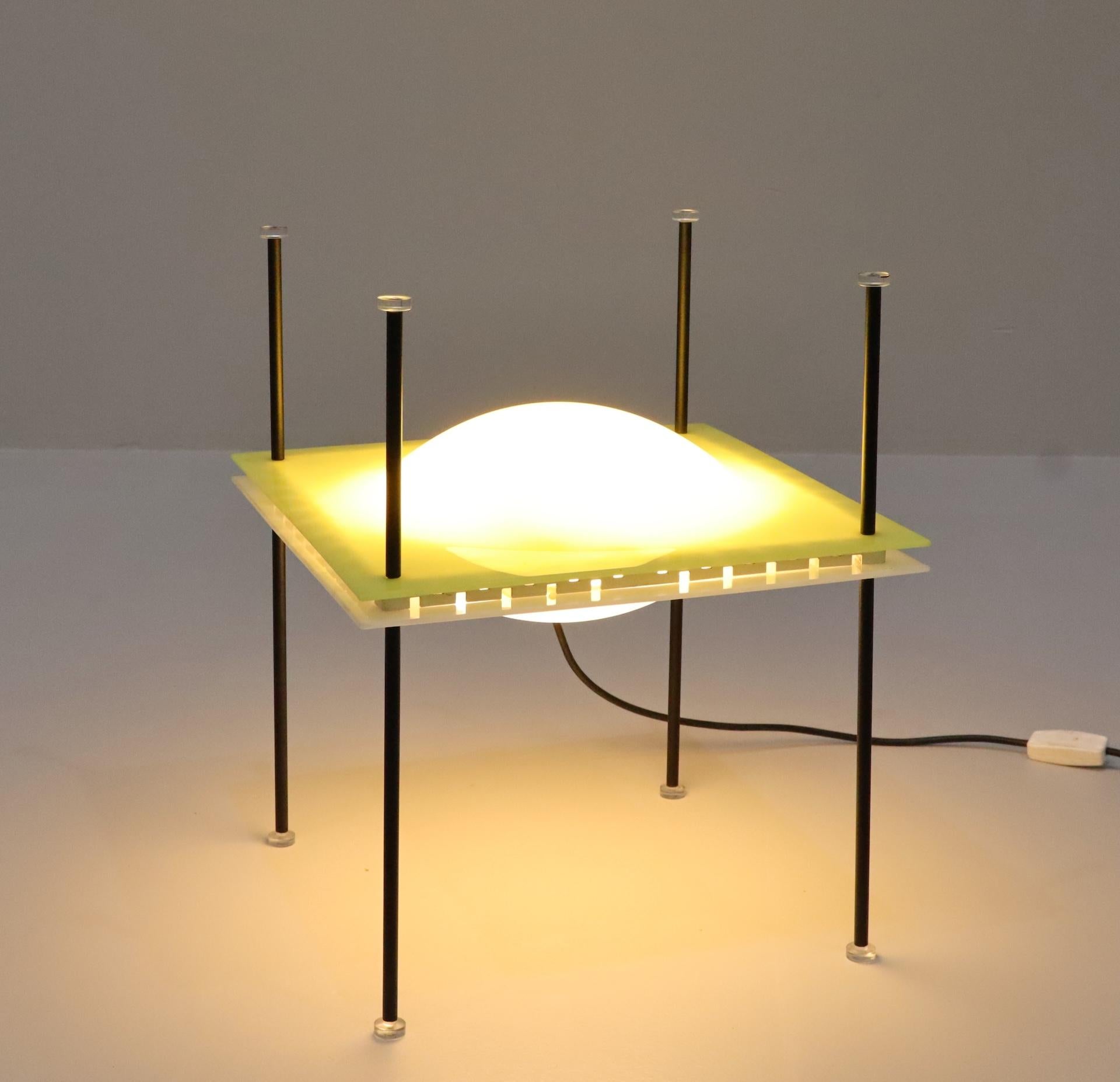Italian Rare lampe de table 'Palafitta' conçue par Ettore Sottsass pour Arredoluce  en vente