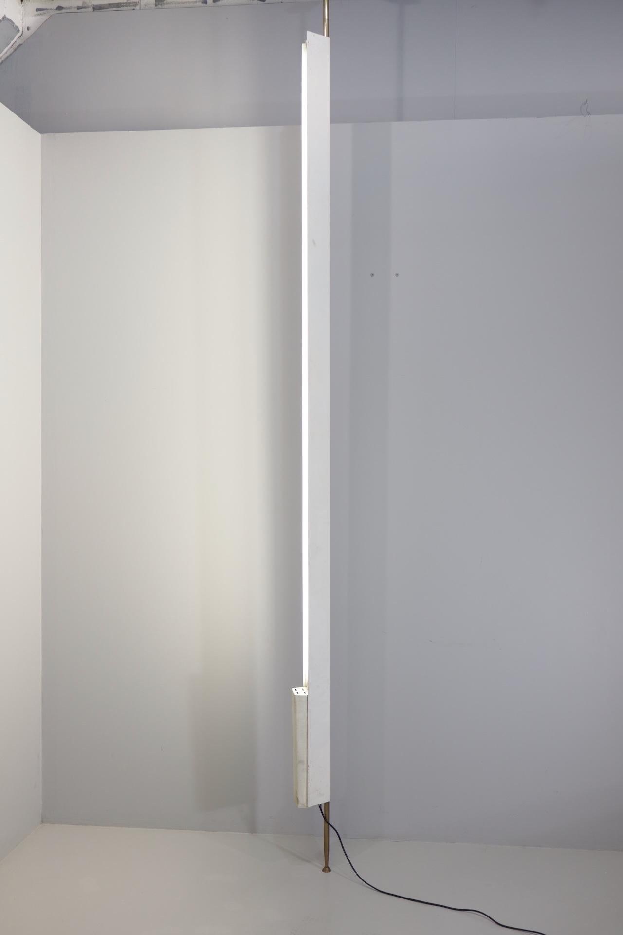 Seltene Stehleuchte Modell LT8 von Osvaldo Borsani im Angebot 3