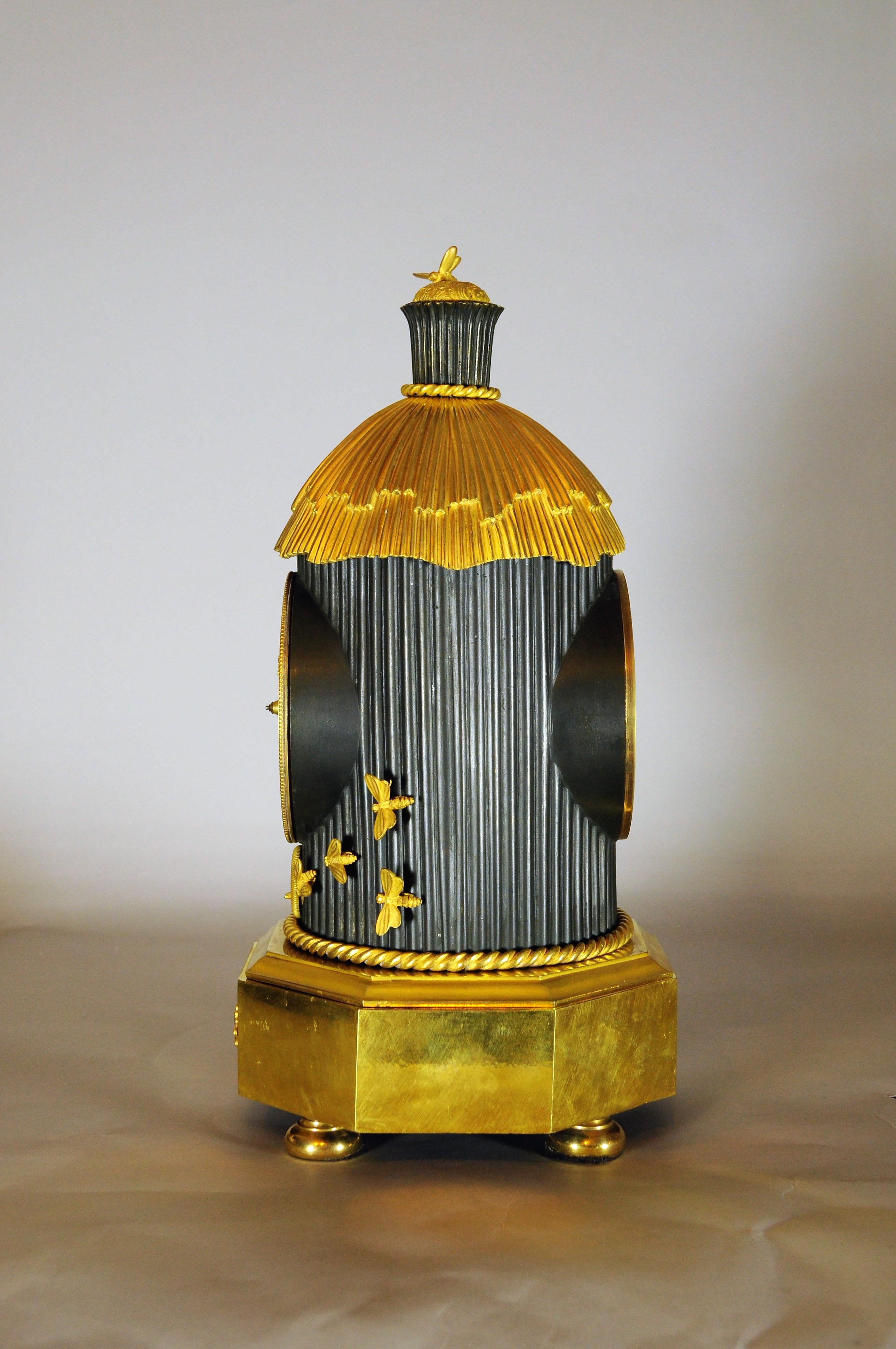 Empire Rara pendola francese detta “la ruche”, arnia api, su modello di Claude Galle For Sale