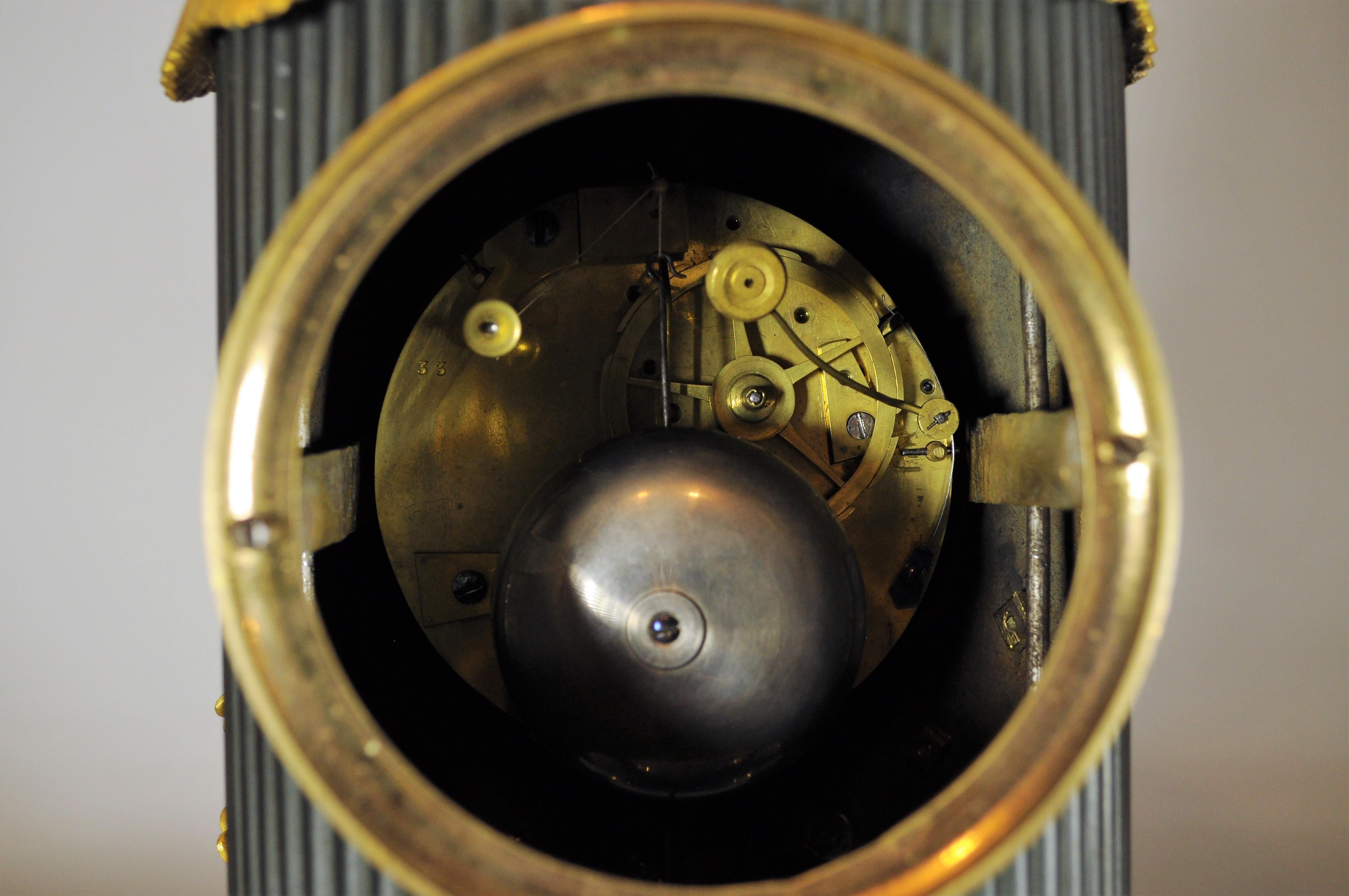 Rara pendola francese detta “la ruche”, arnia api, su modello di Claude Galle In Good Condition For Sale In Milano, IT