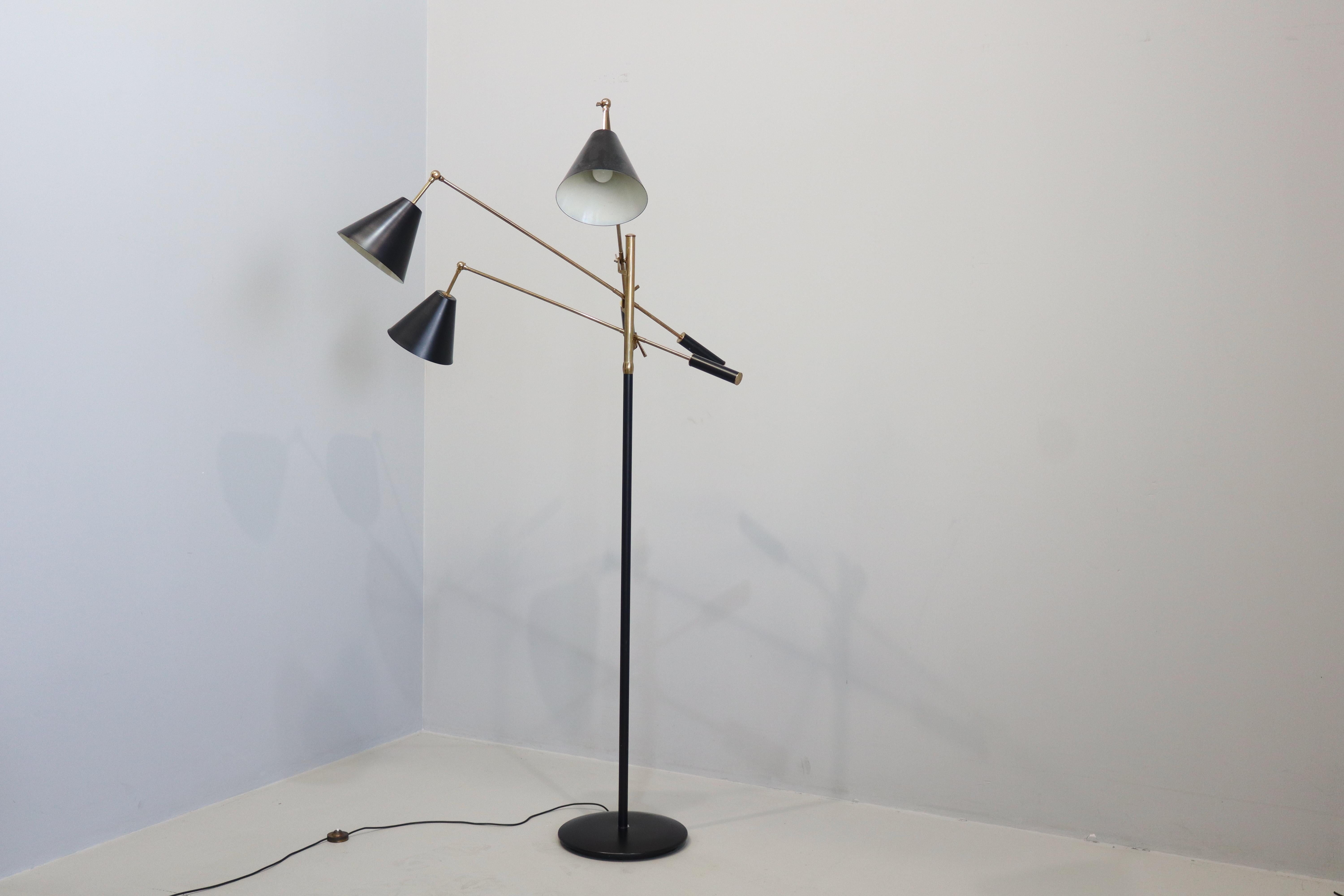Rara Piantana Arredoluce Triennale von Angello Lelii markiert (Messing) im Angebot