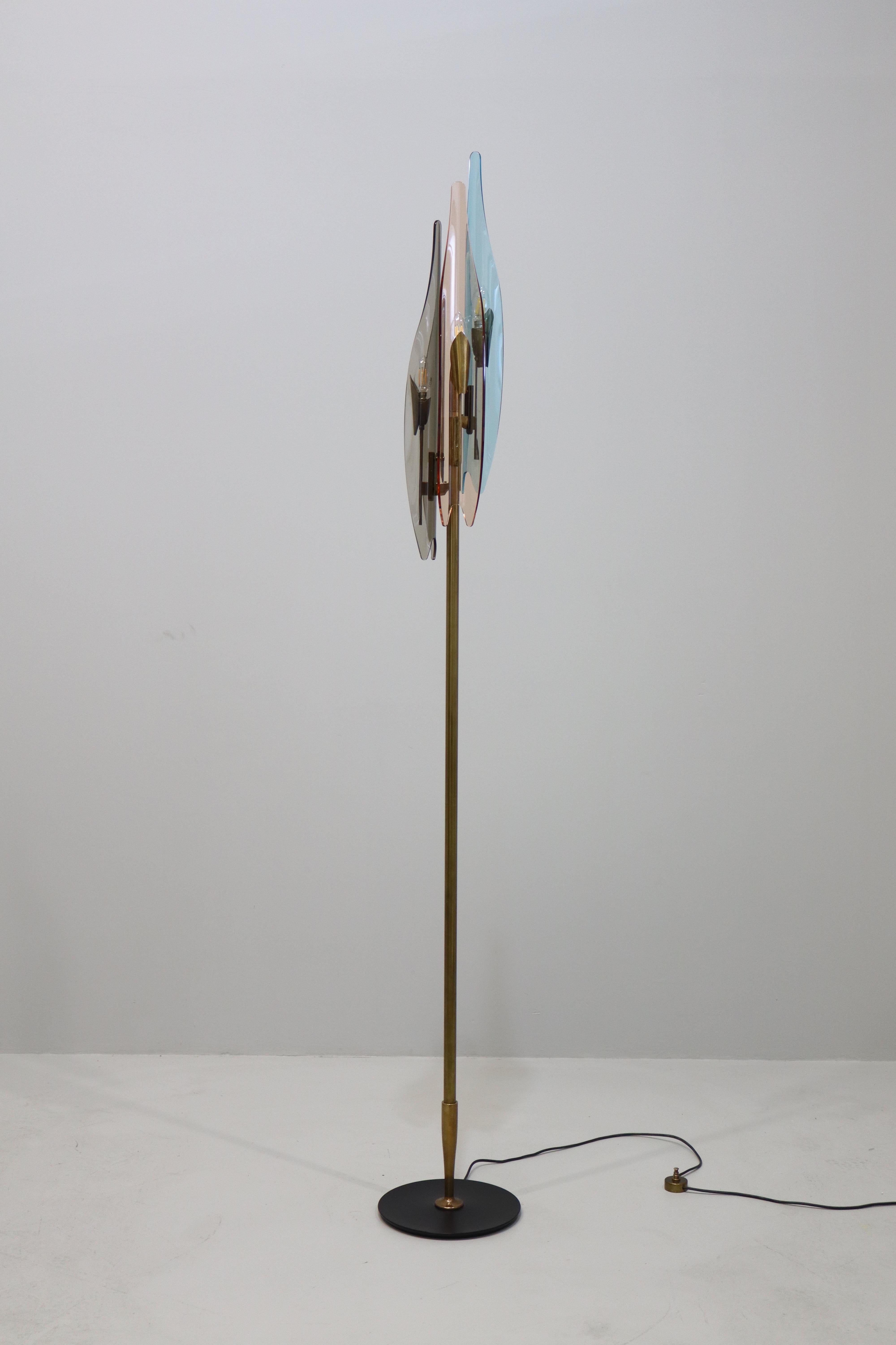 Rara Piantana Dahlia, Designer Max Ingrand für Fontana Arte im Zustand „Gut“ im Angebot in Rovereta, Repubblica di San Marino